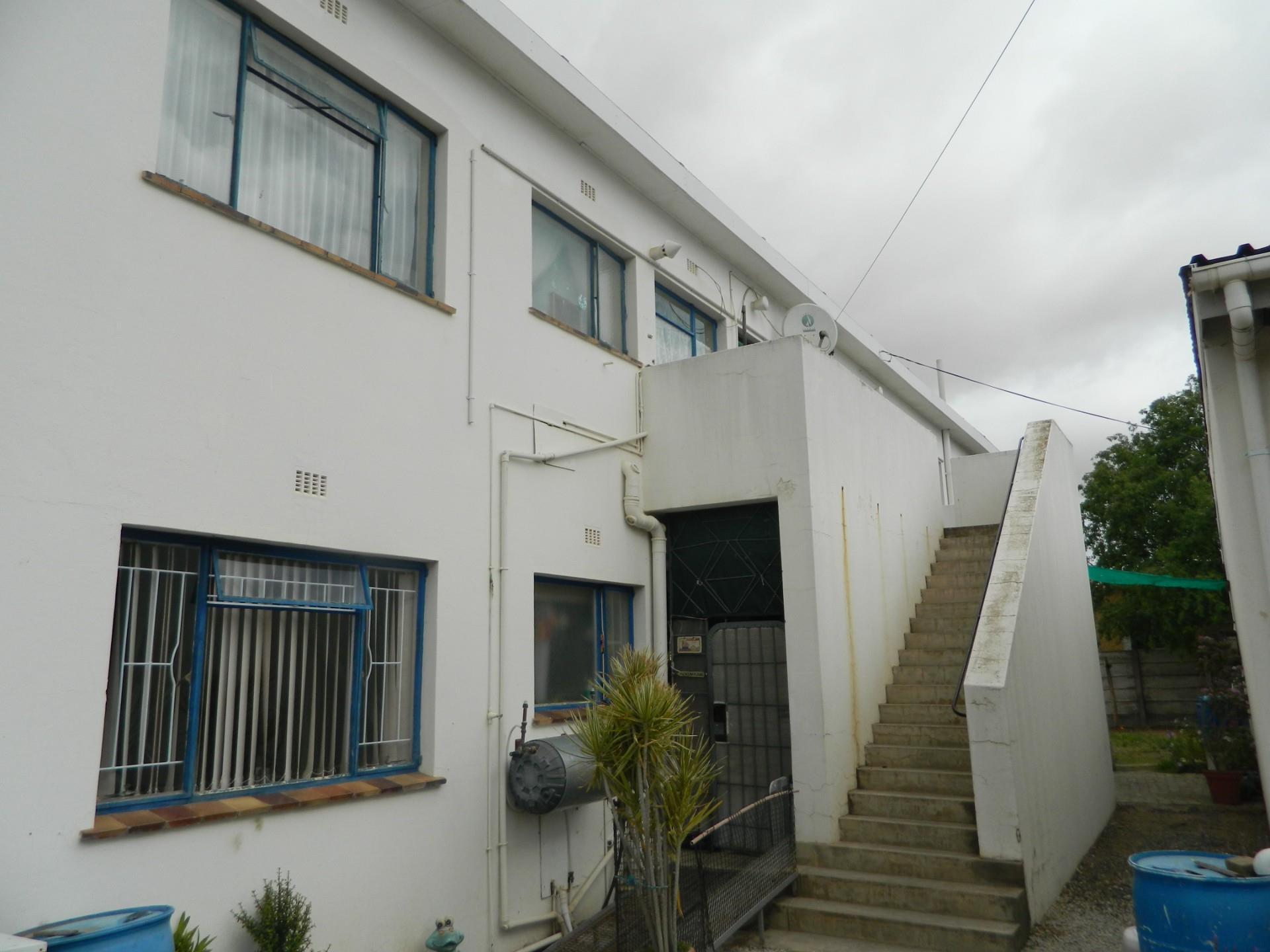 Image 4 of 6