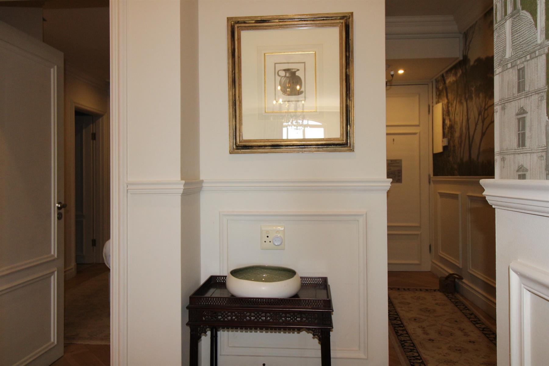 Image 3 of 6