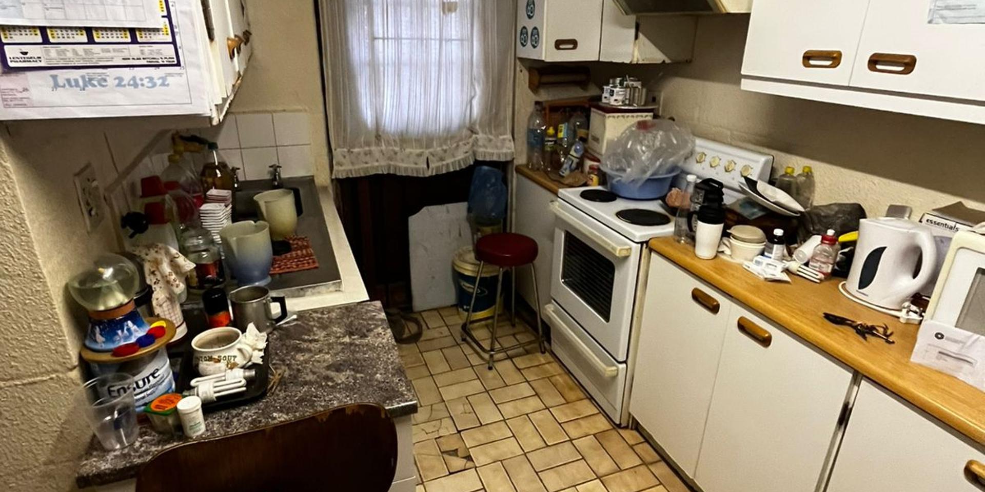 Image 4 of 6