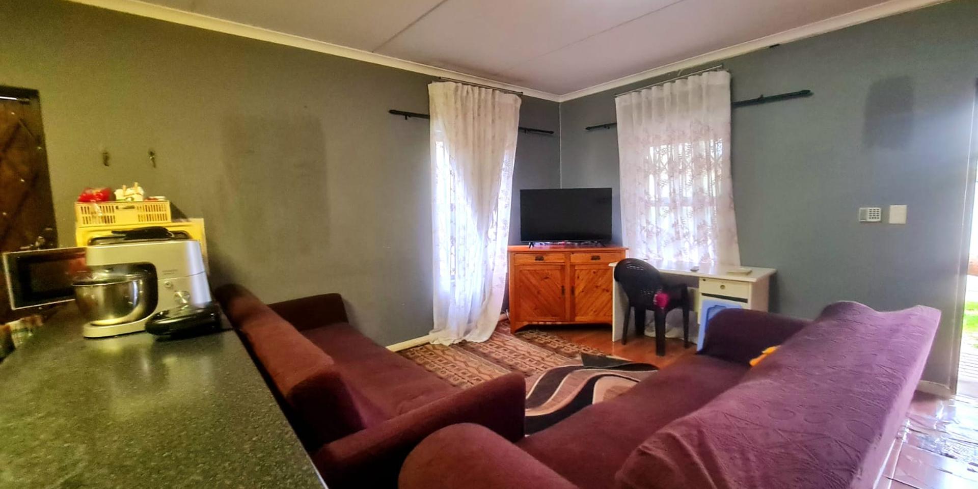 Image 4 of 6