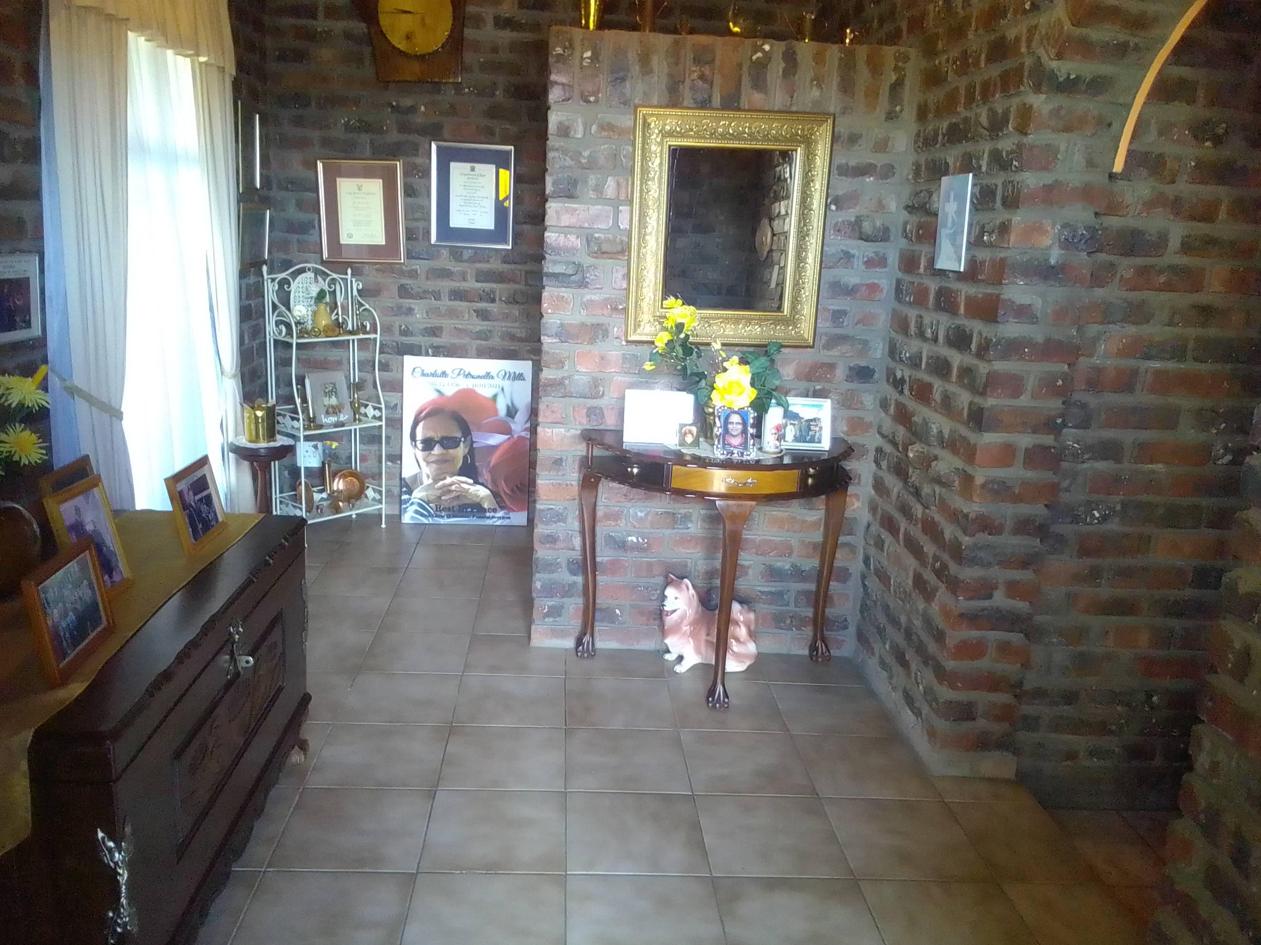 Image 4 of 6
