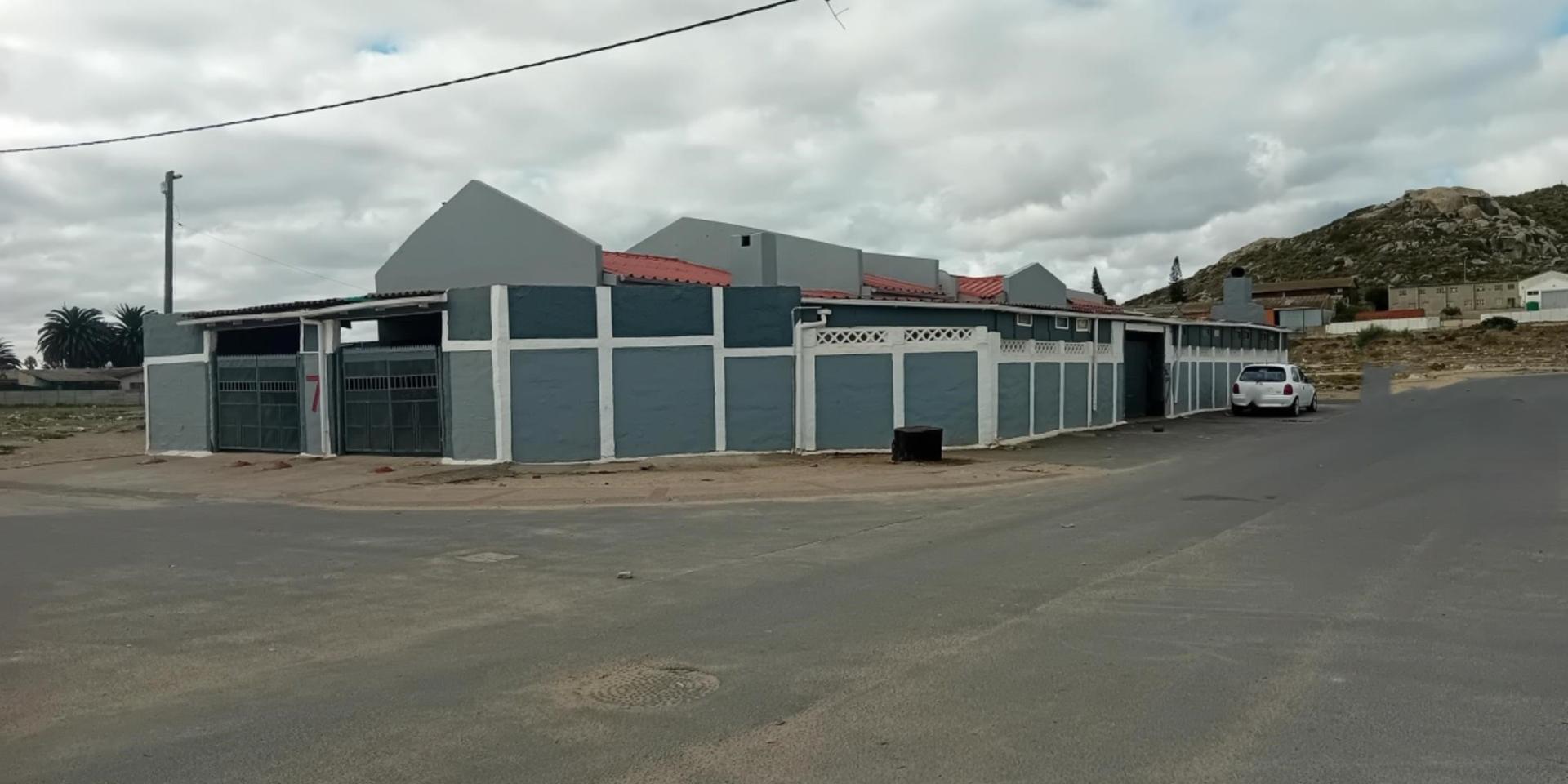 Image 2 of 6