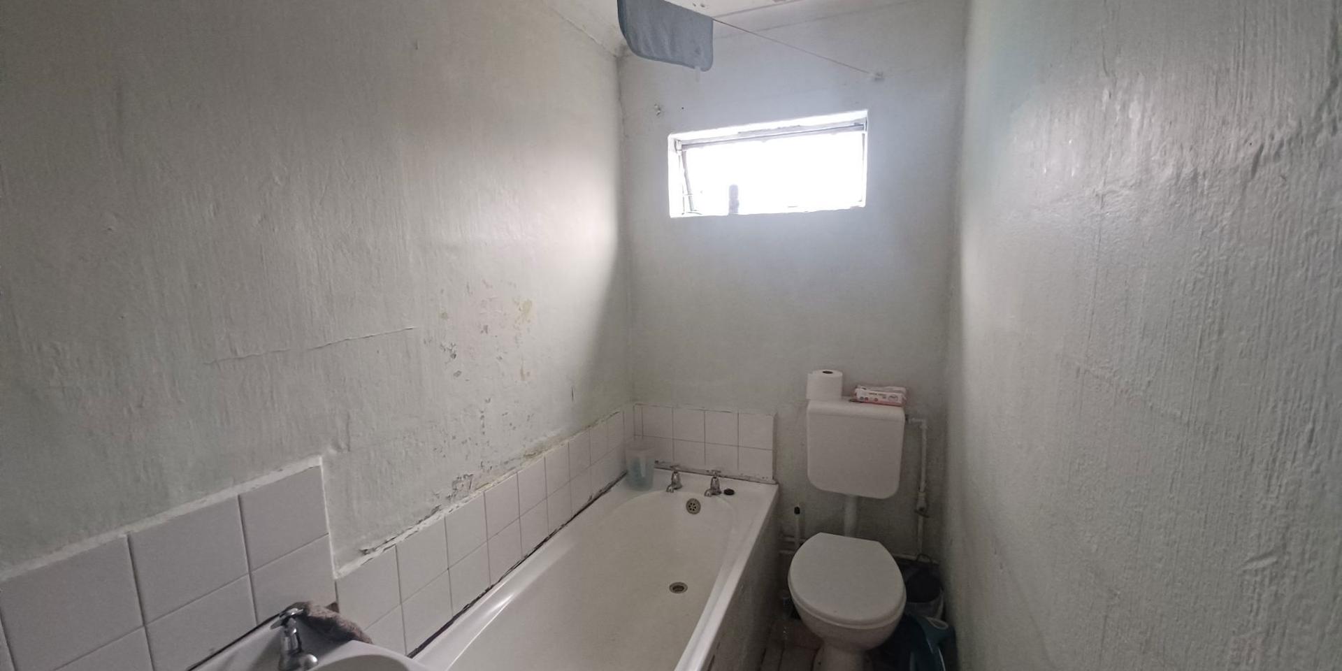 Image 4 of 6