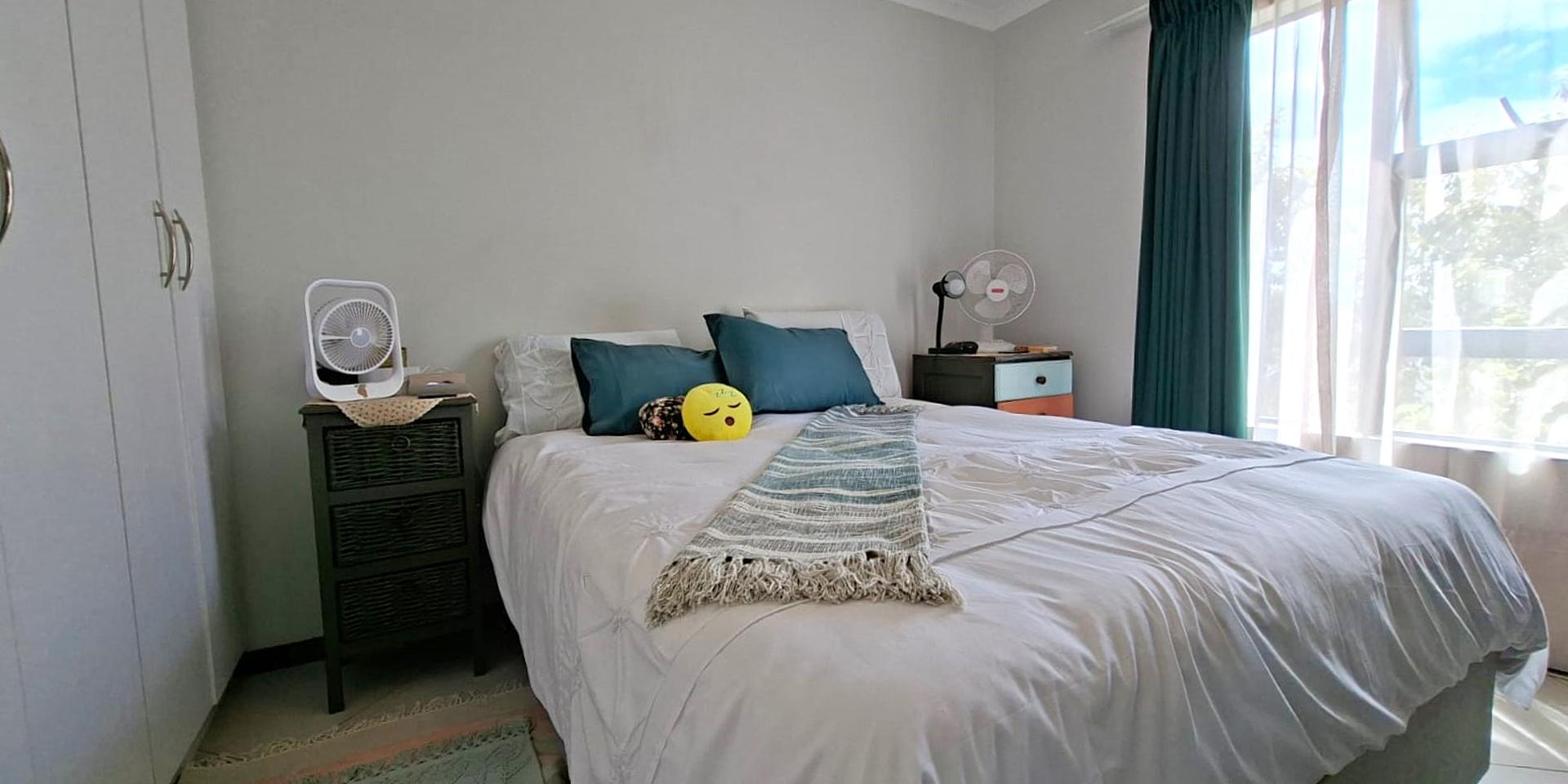 Image 4 of 6