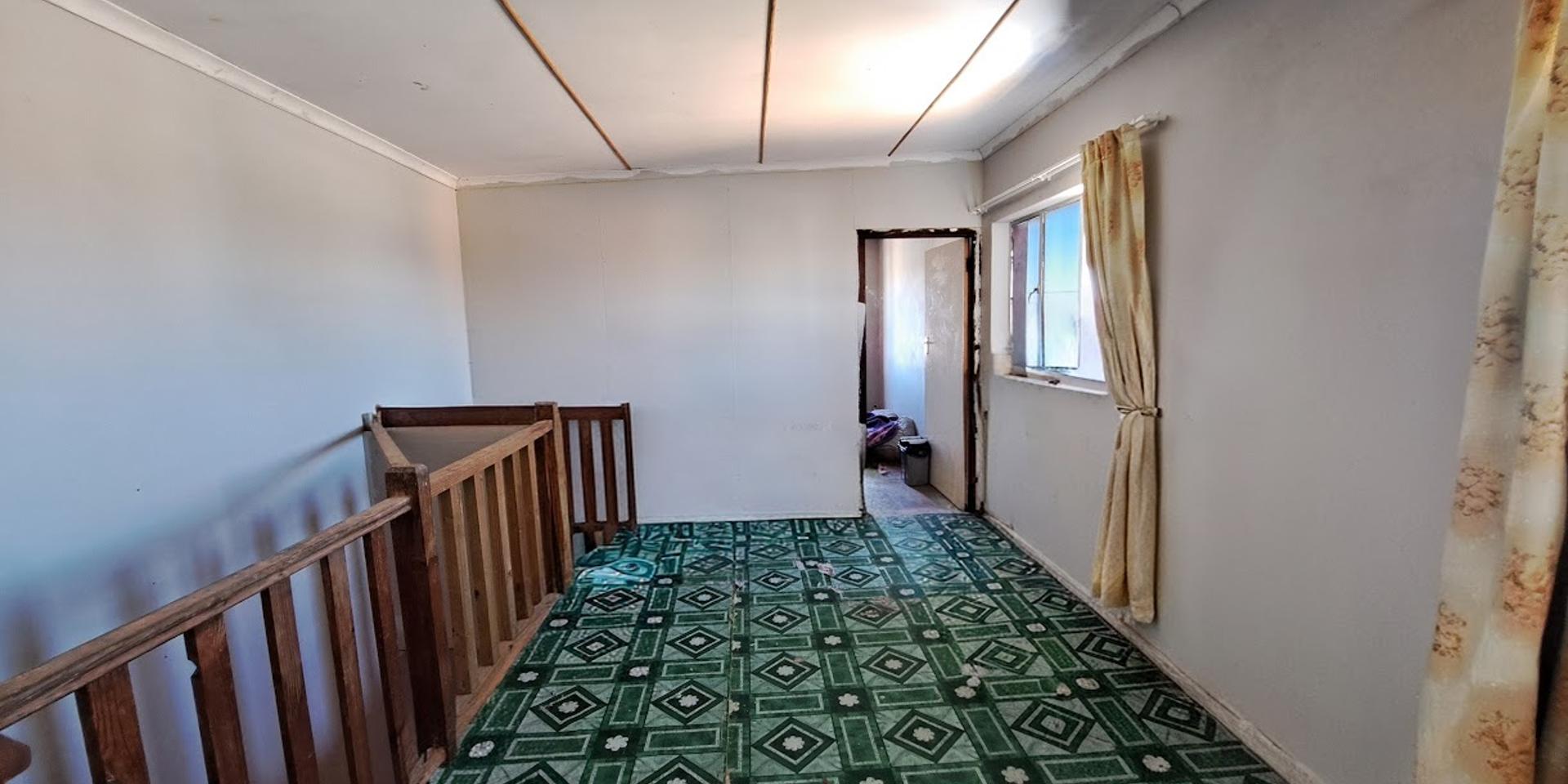 Image 4 of 6