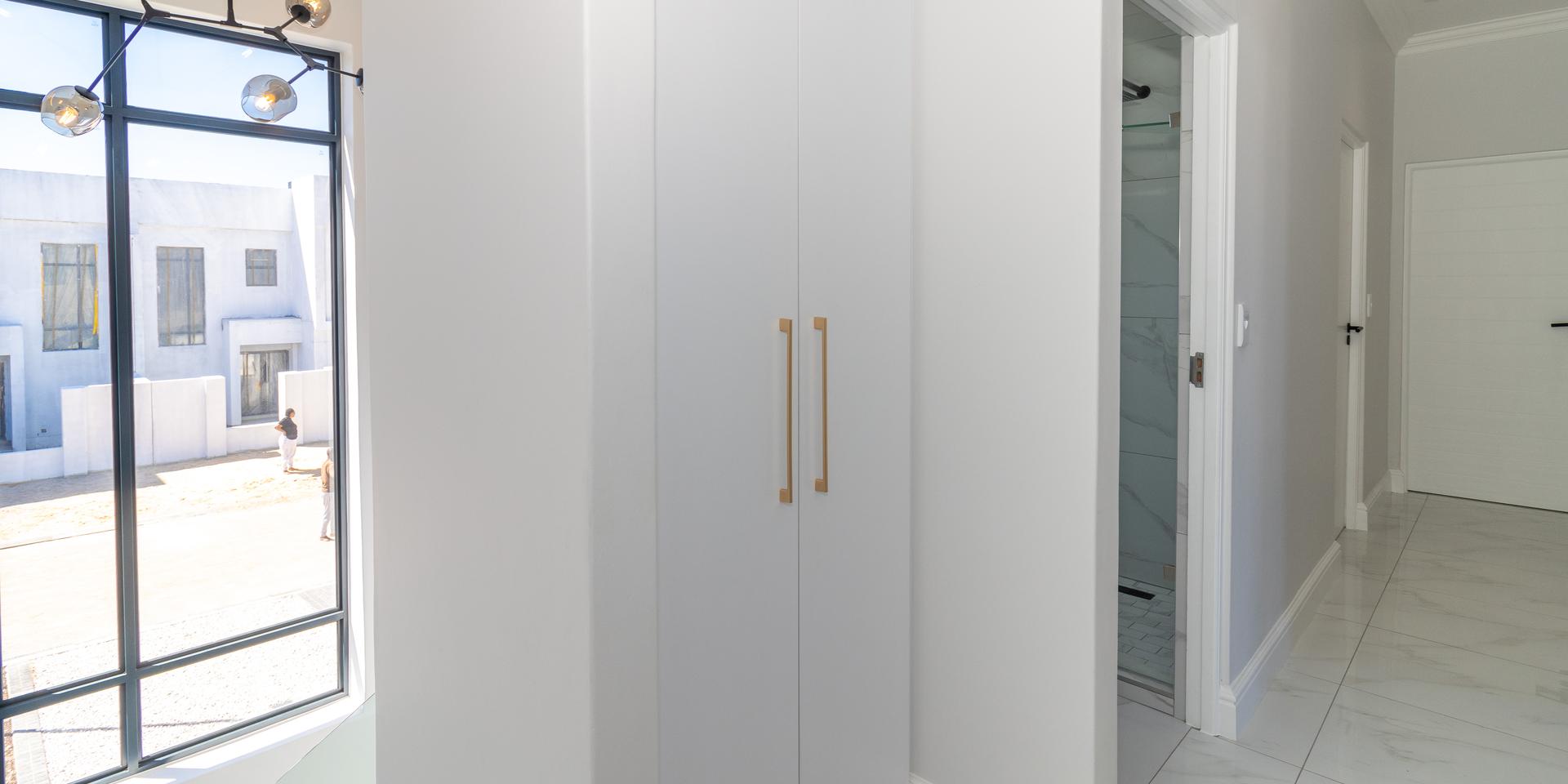 Image 4 of 6