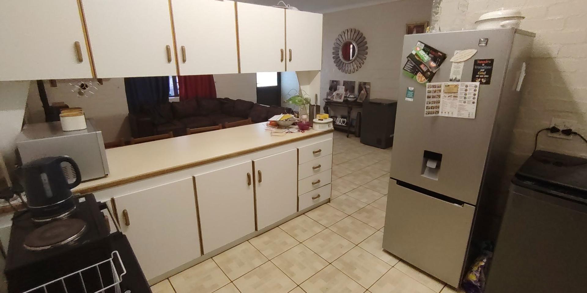 Image 3 of 6