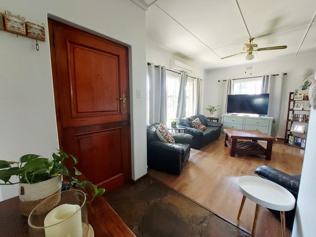 Image 2 of 6