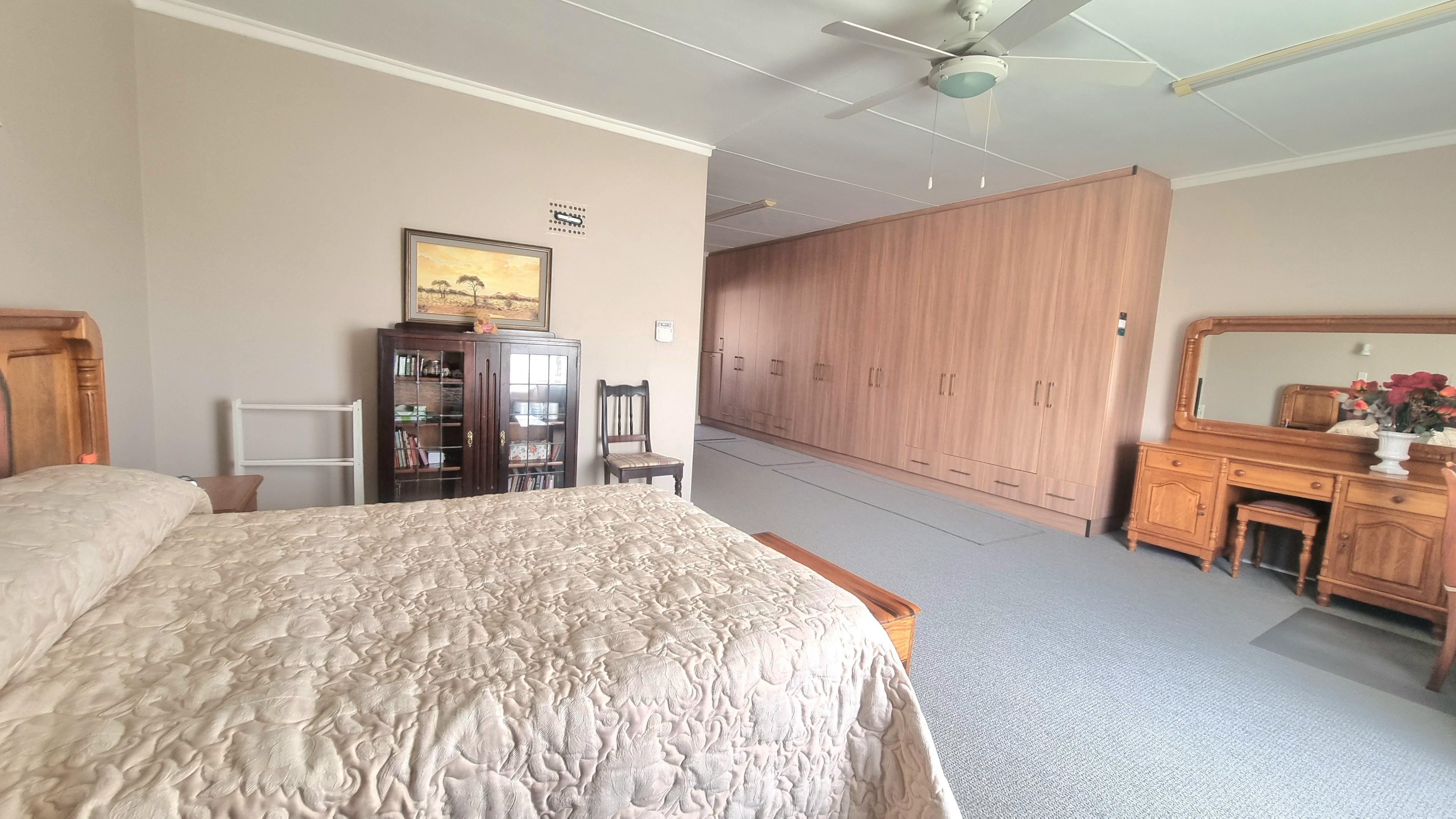 Image 4 of 6