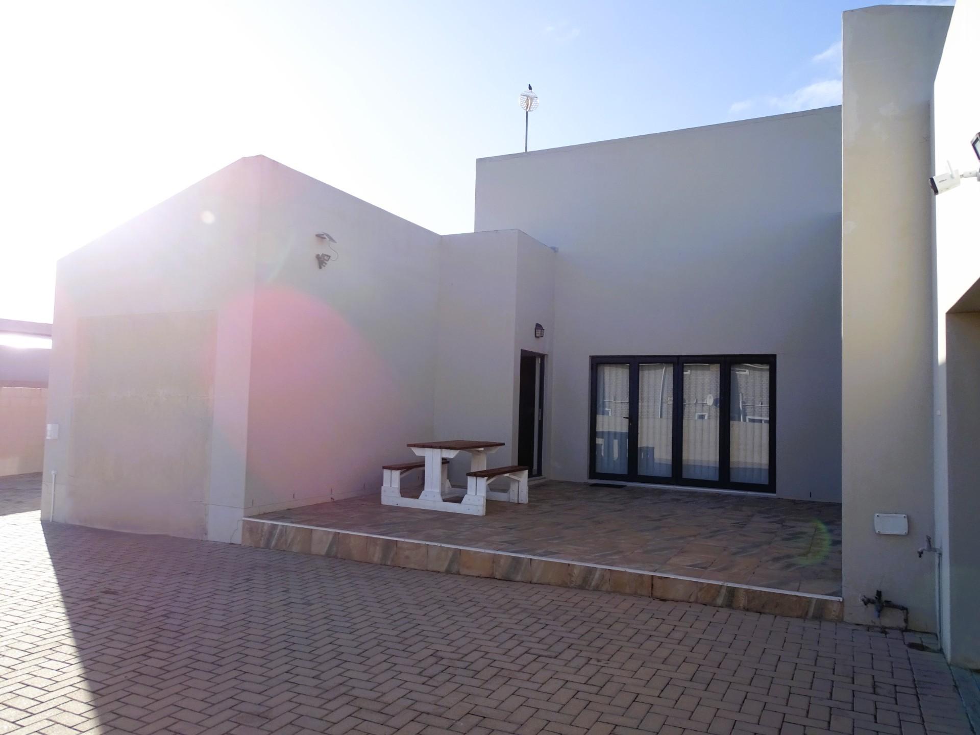 Image 2 of 6