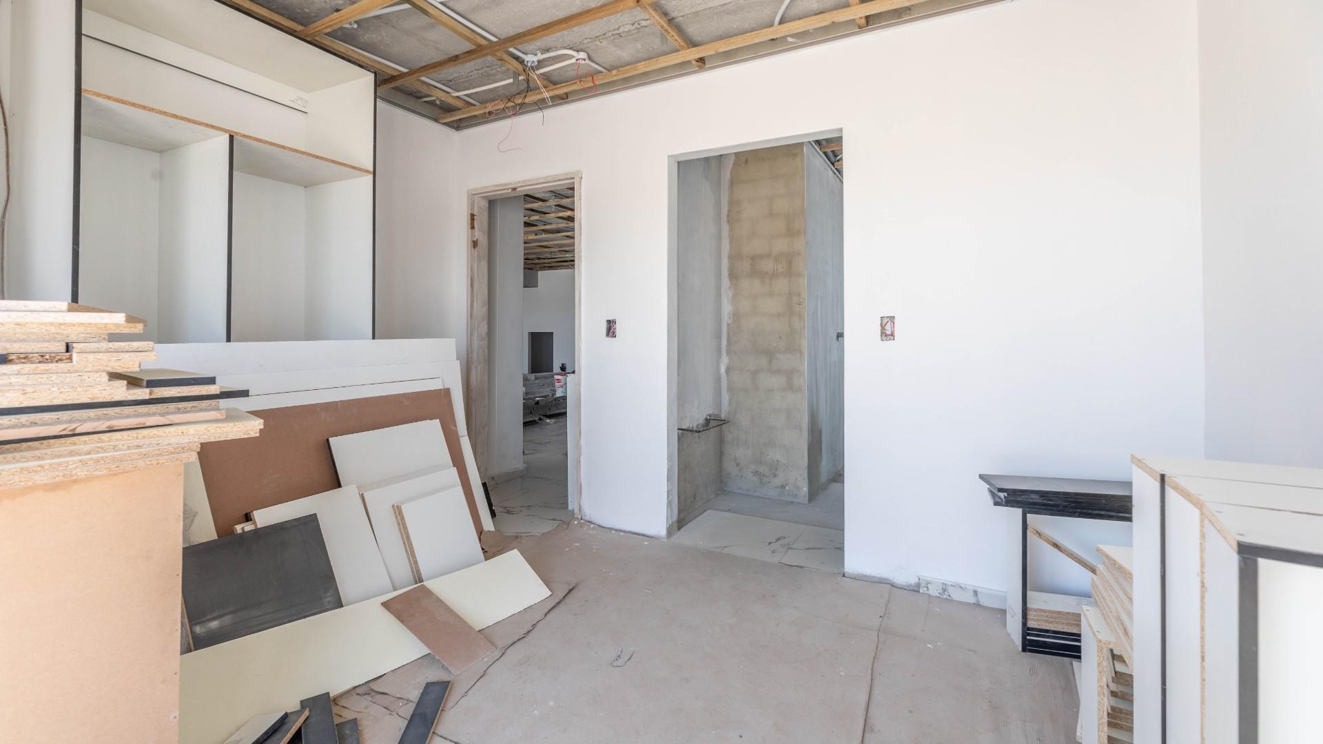 Image 2 of 6