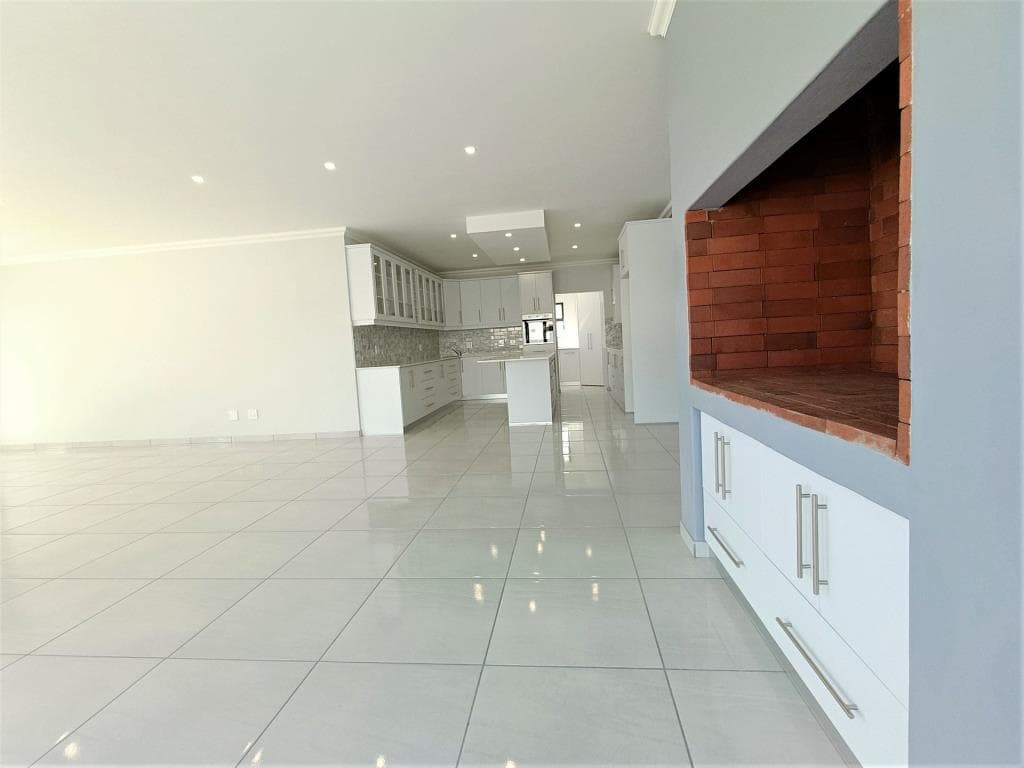 Image 4 of 6