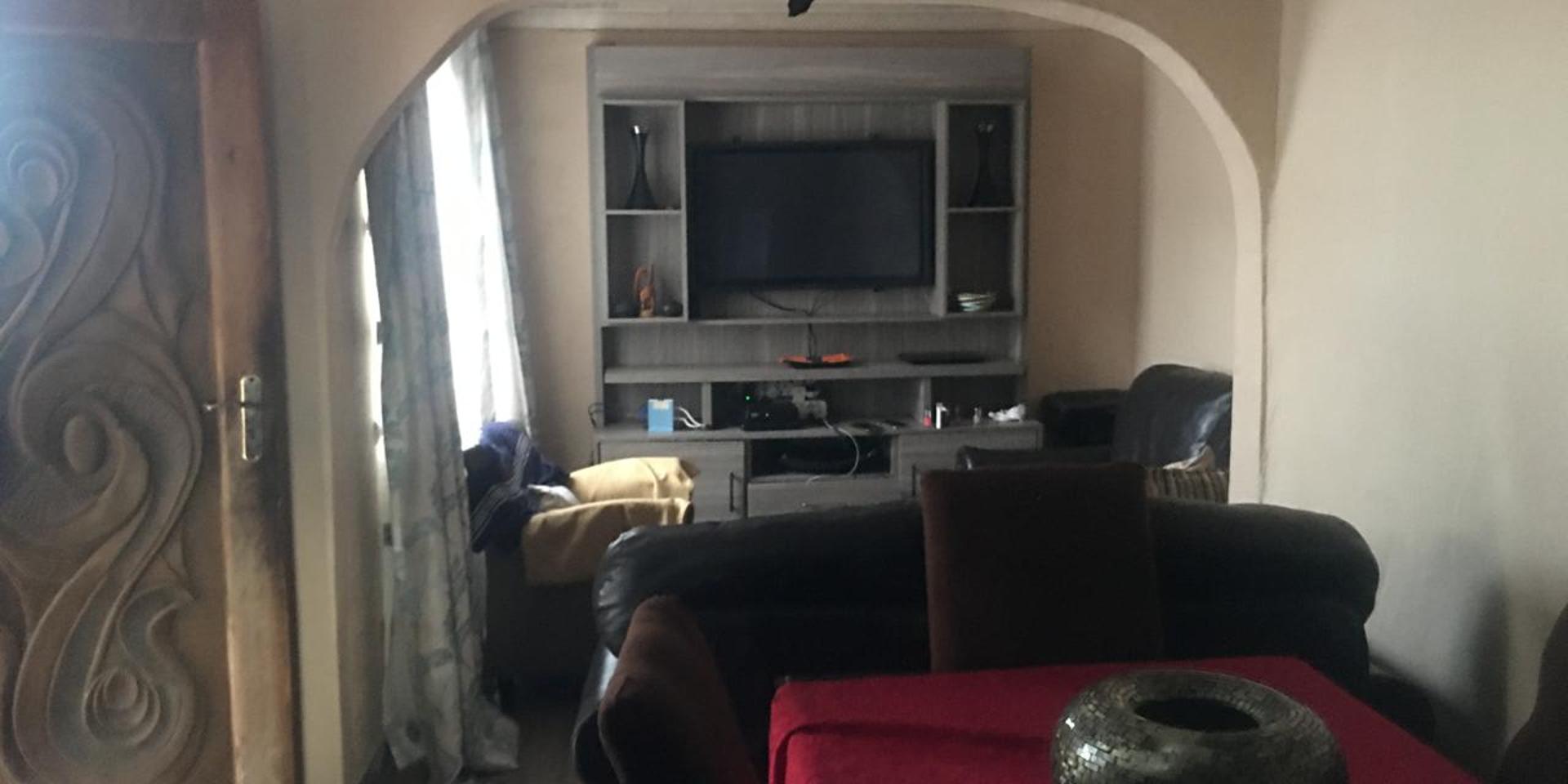 Image 4 of 6