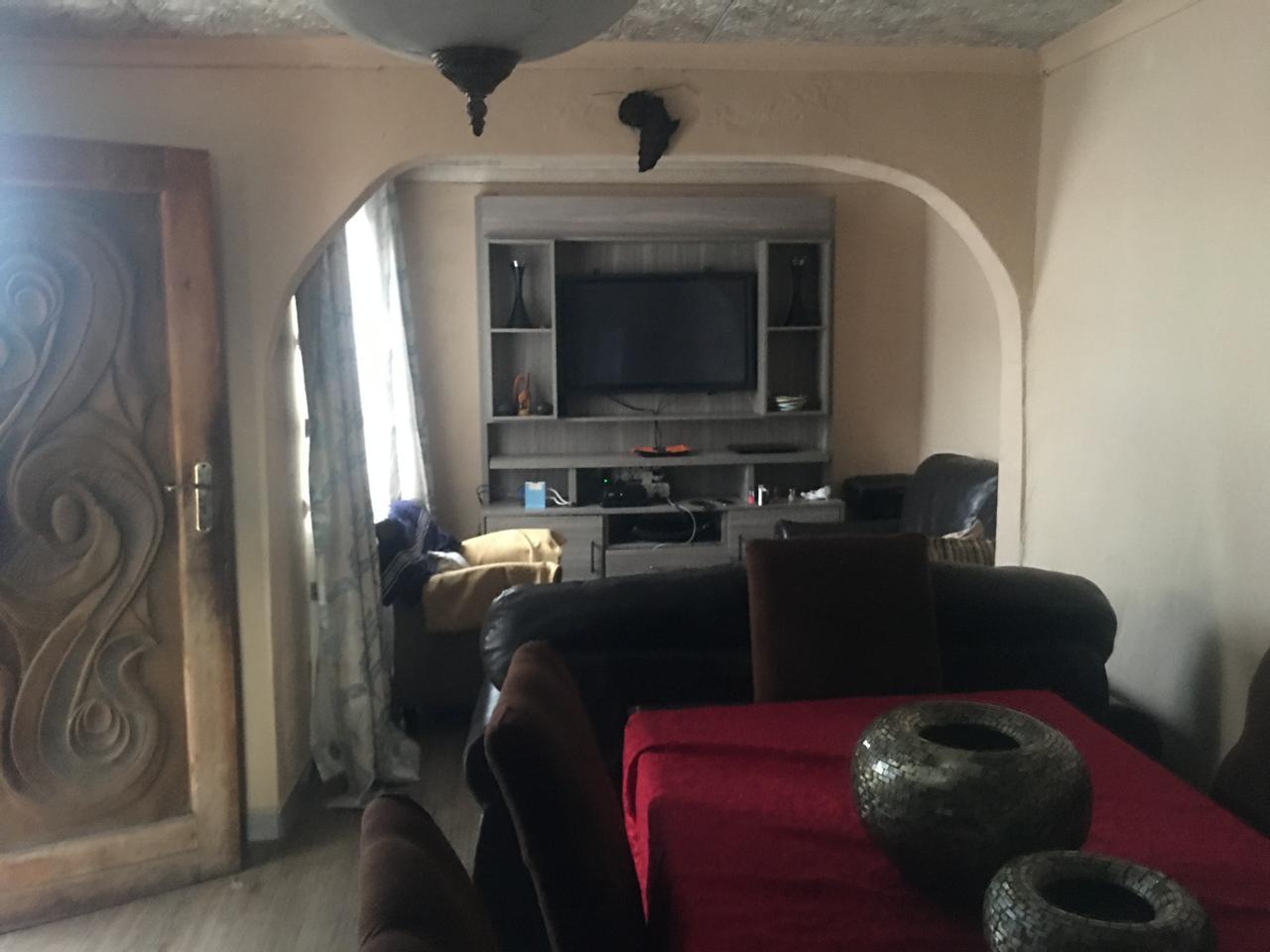 Image 4 of 6