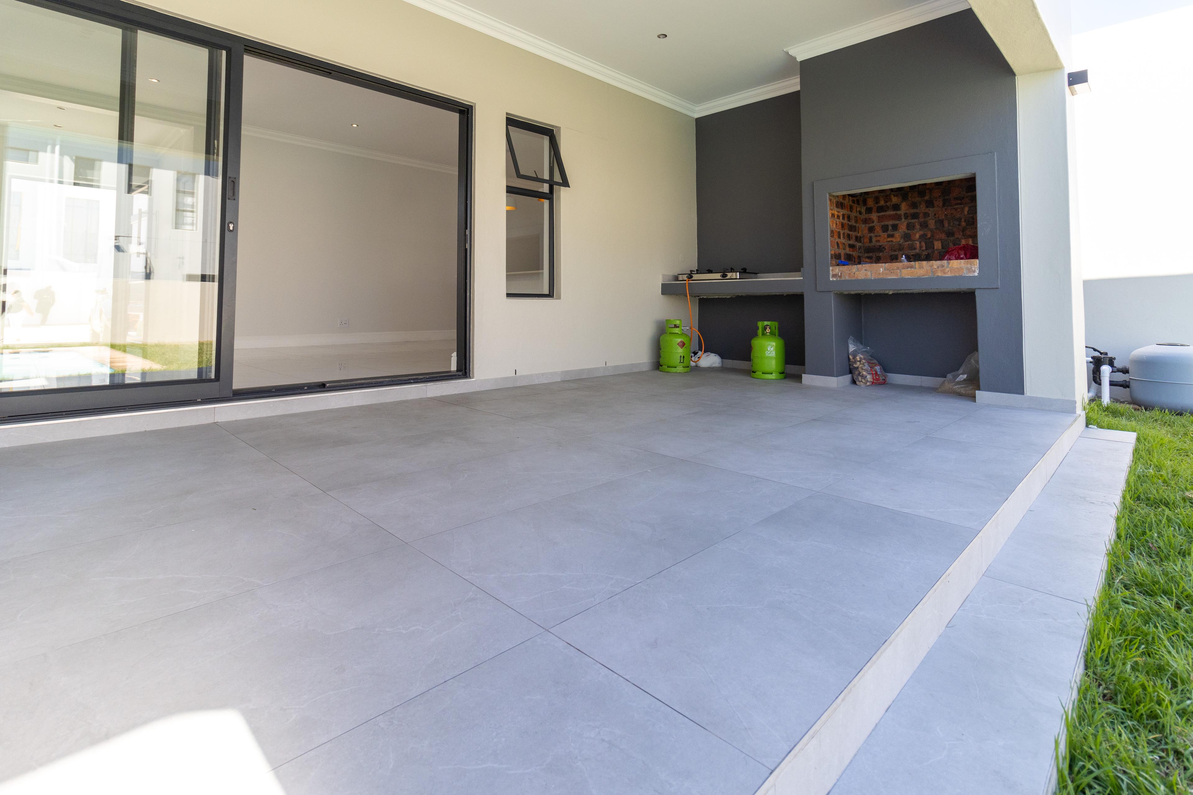 Image 2 of 6