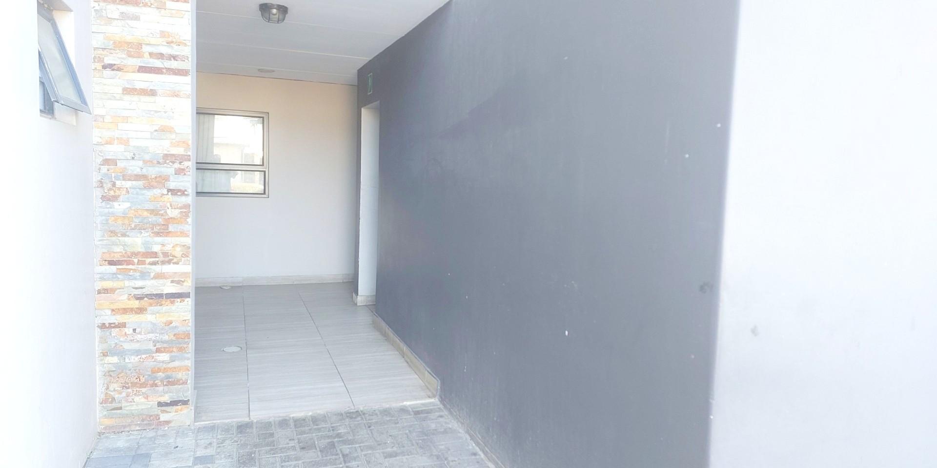 Image 4 of 6