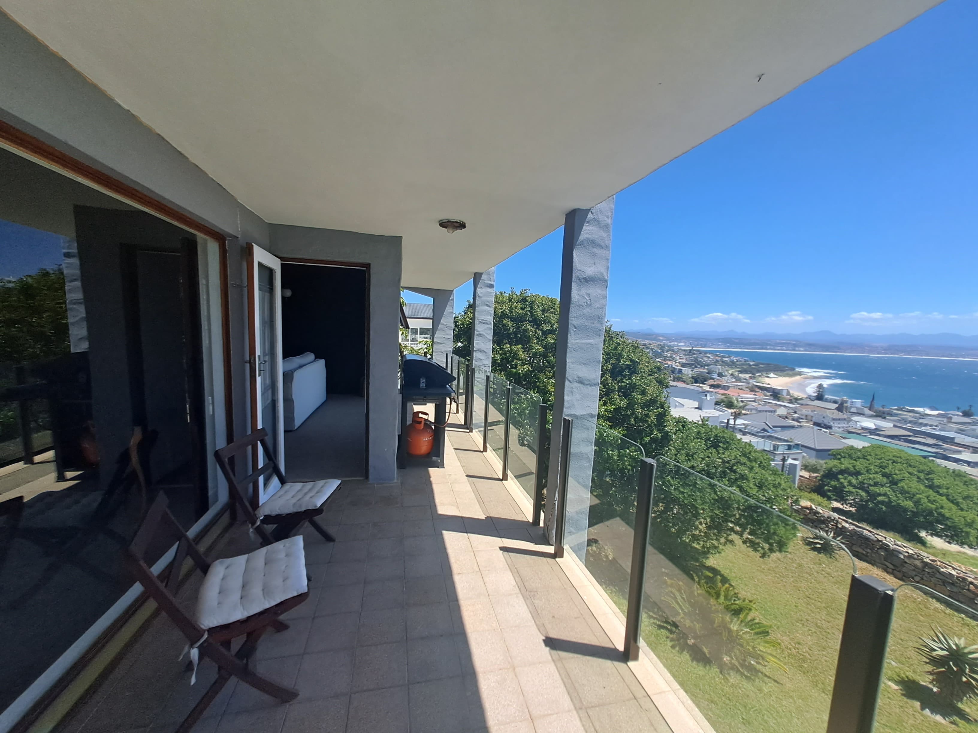 Image 2 of 6