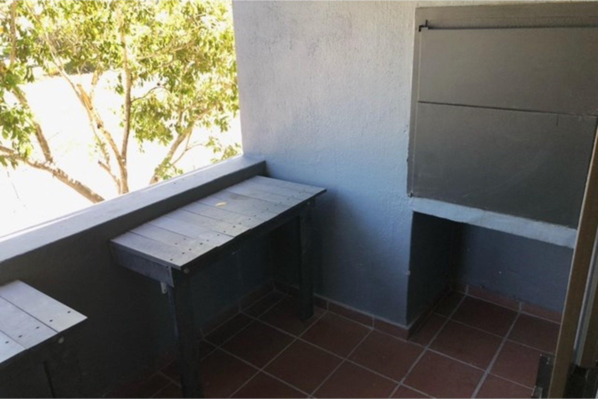 Image 2 of 6