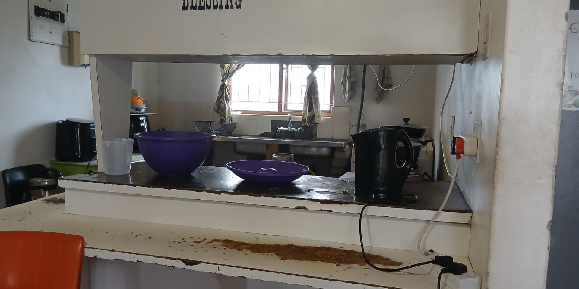 Image 4 of 6