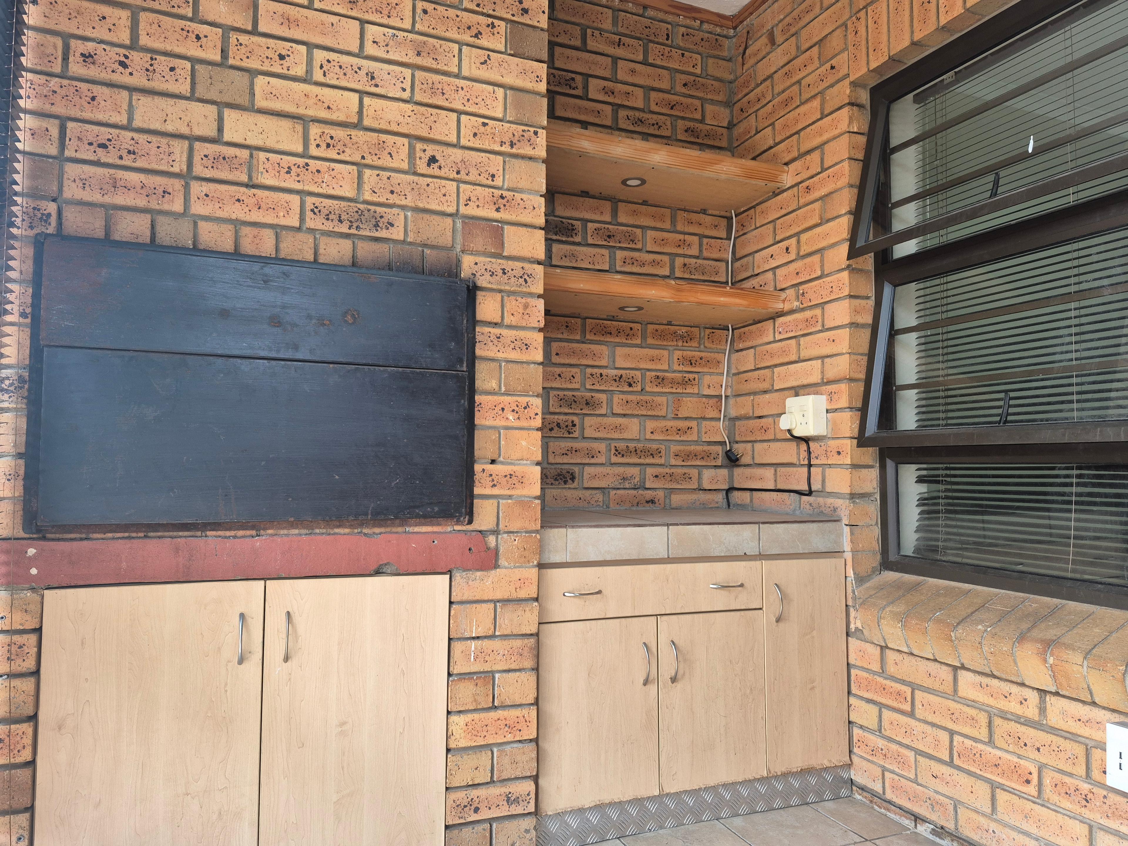 Image 4 of 6