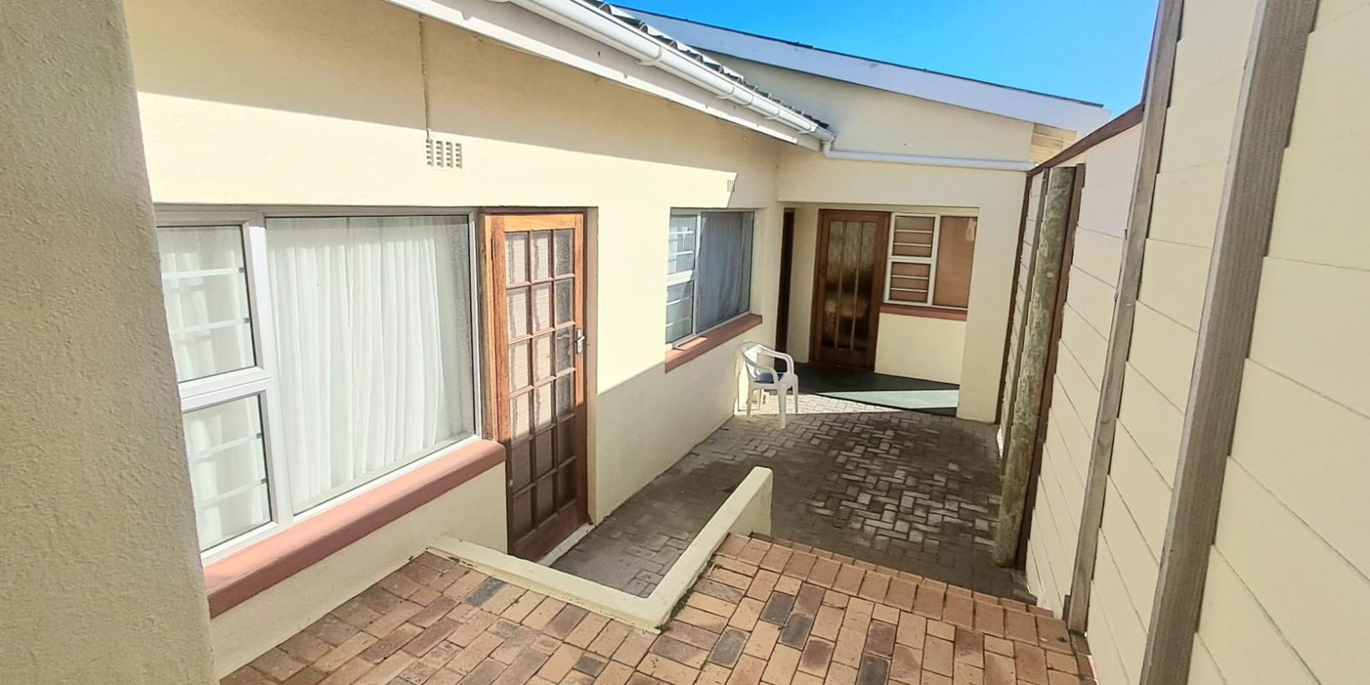 Image 4 of 6