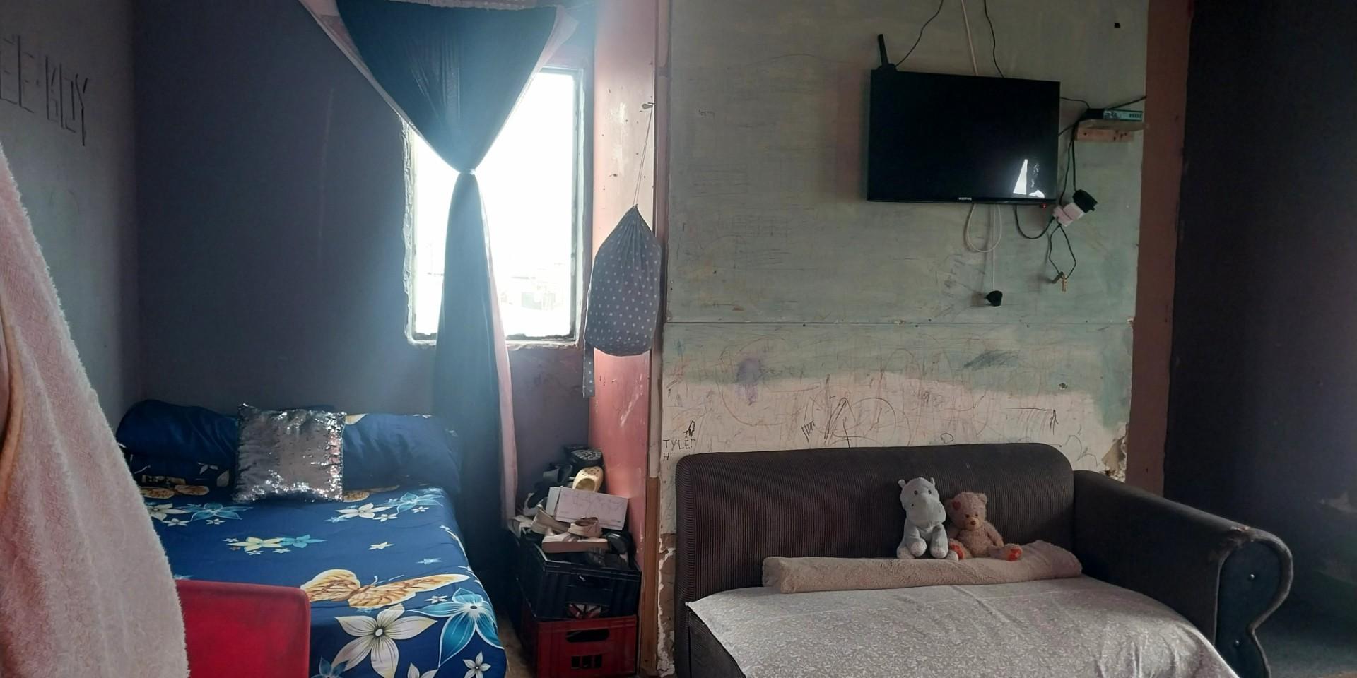 Image 2 of 6