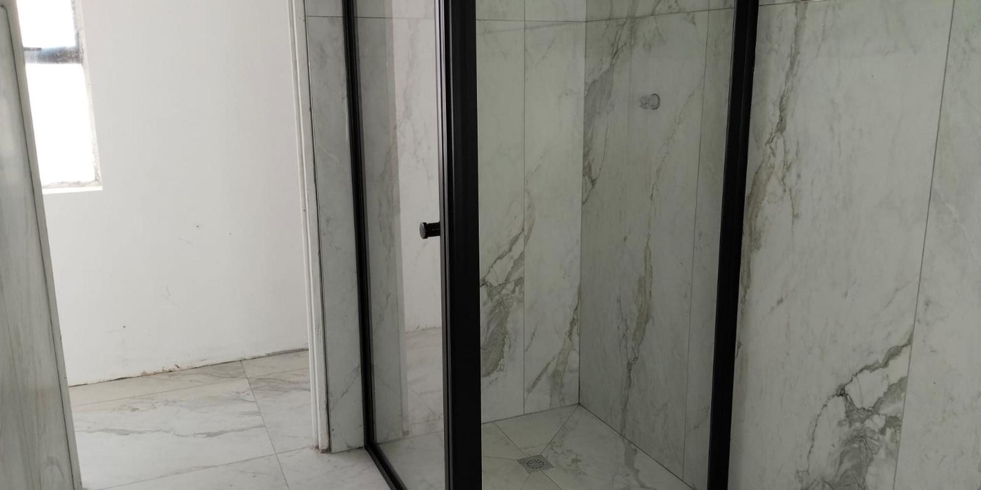 Image 4 of 6