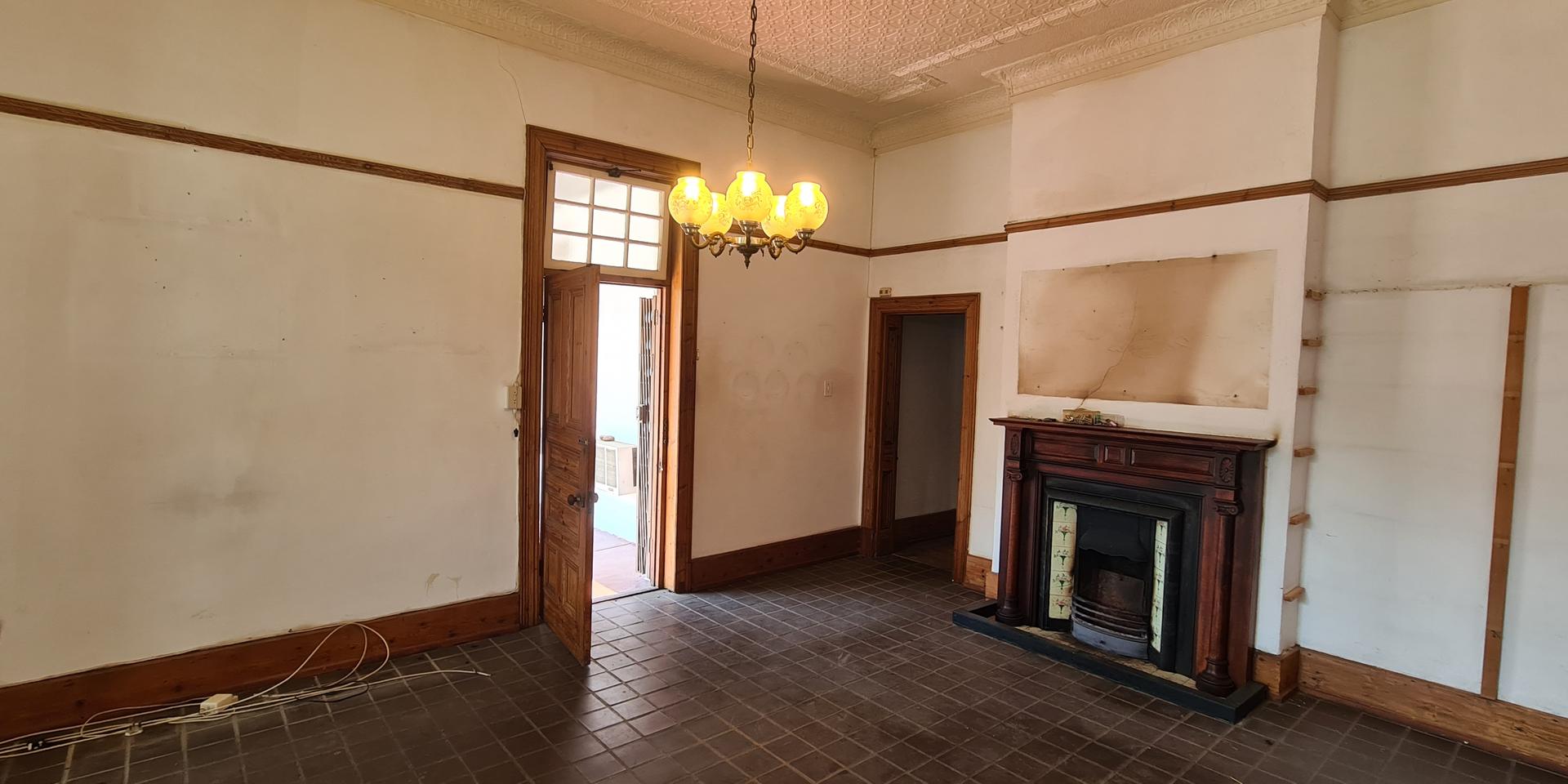 Image 2 of 6