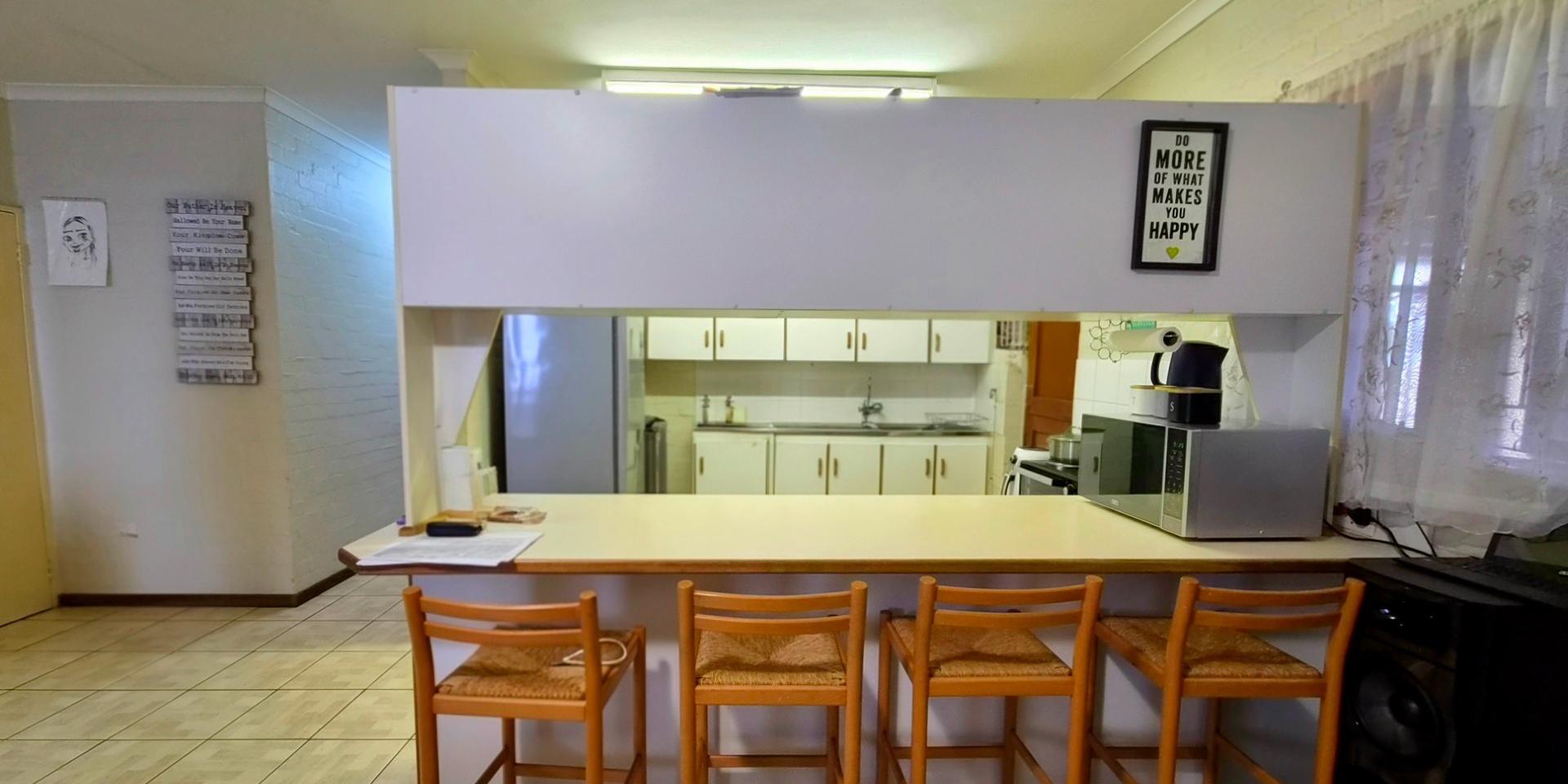 Image 4 of 6
