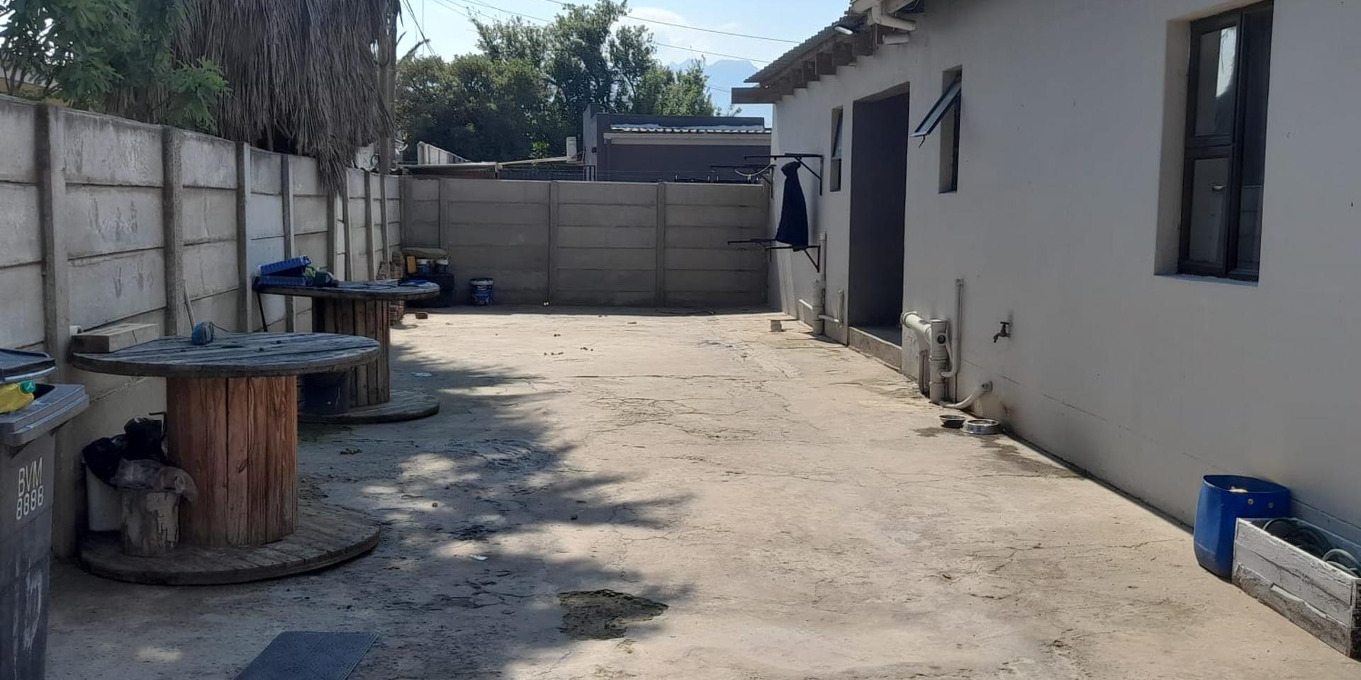 Image 4 of 6