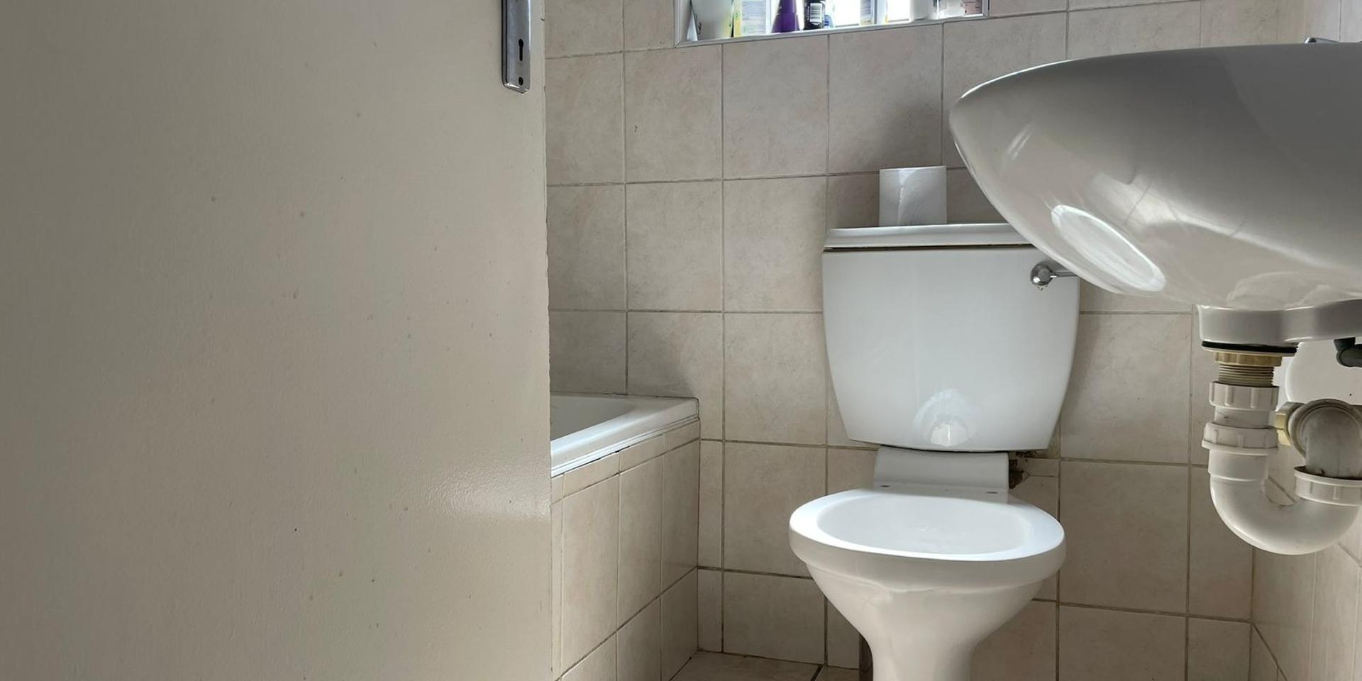 Image 4 of 6