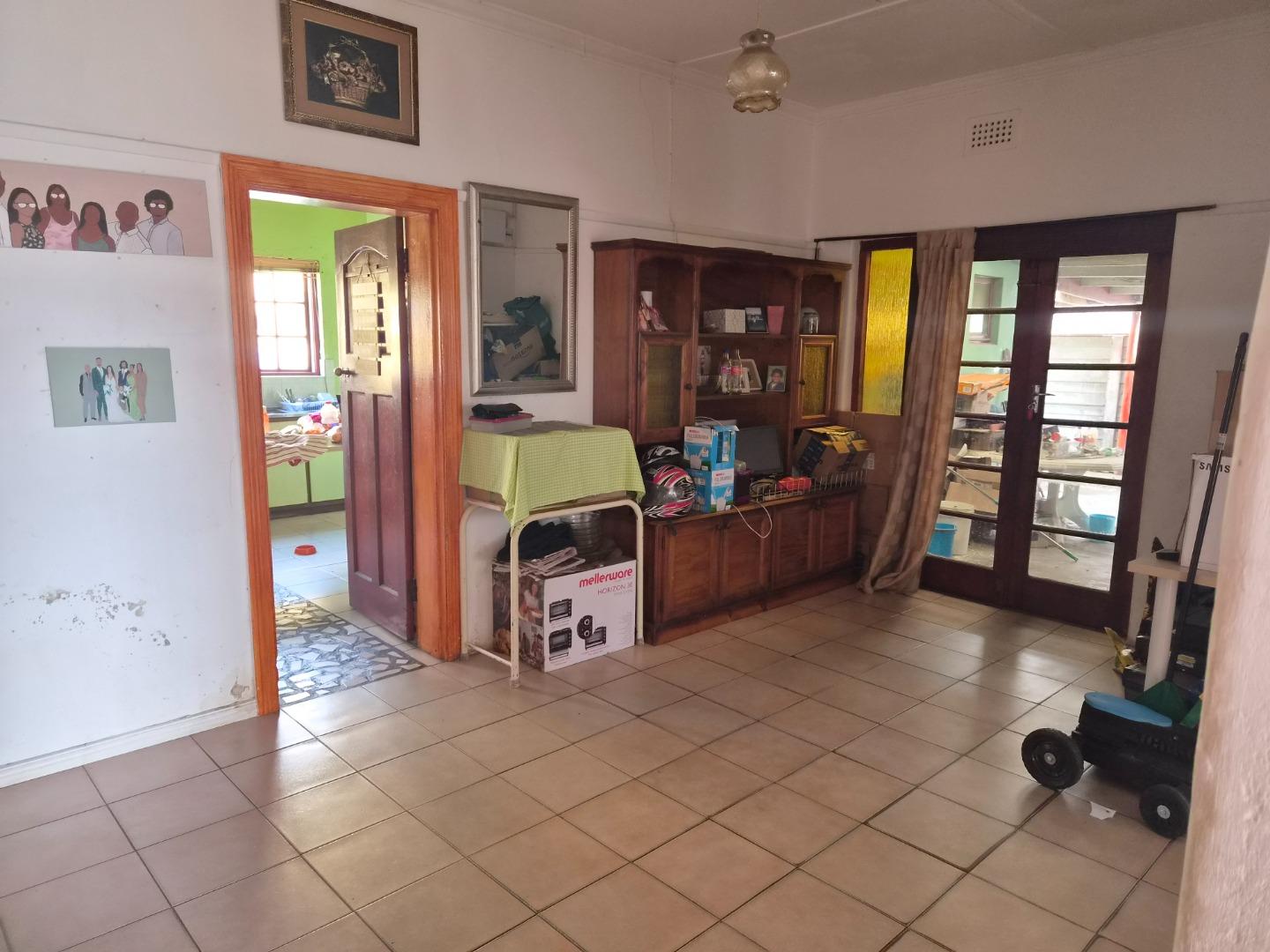 Image 2 of 6