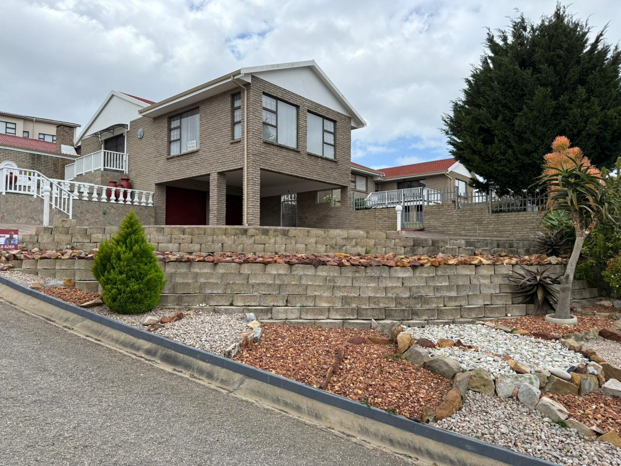 Image 4 of 6