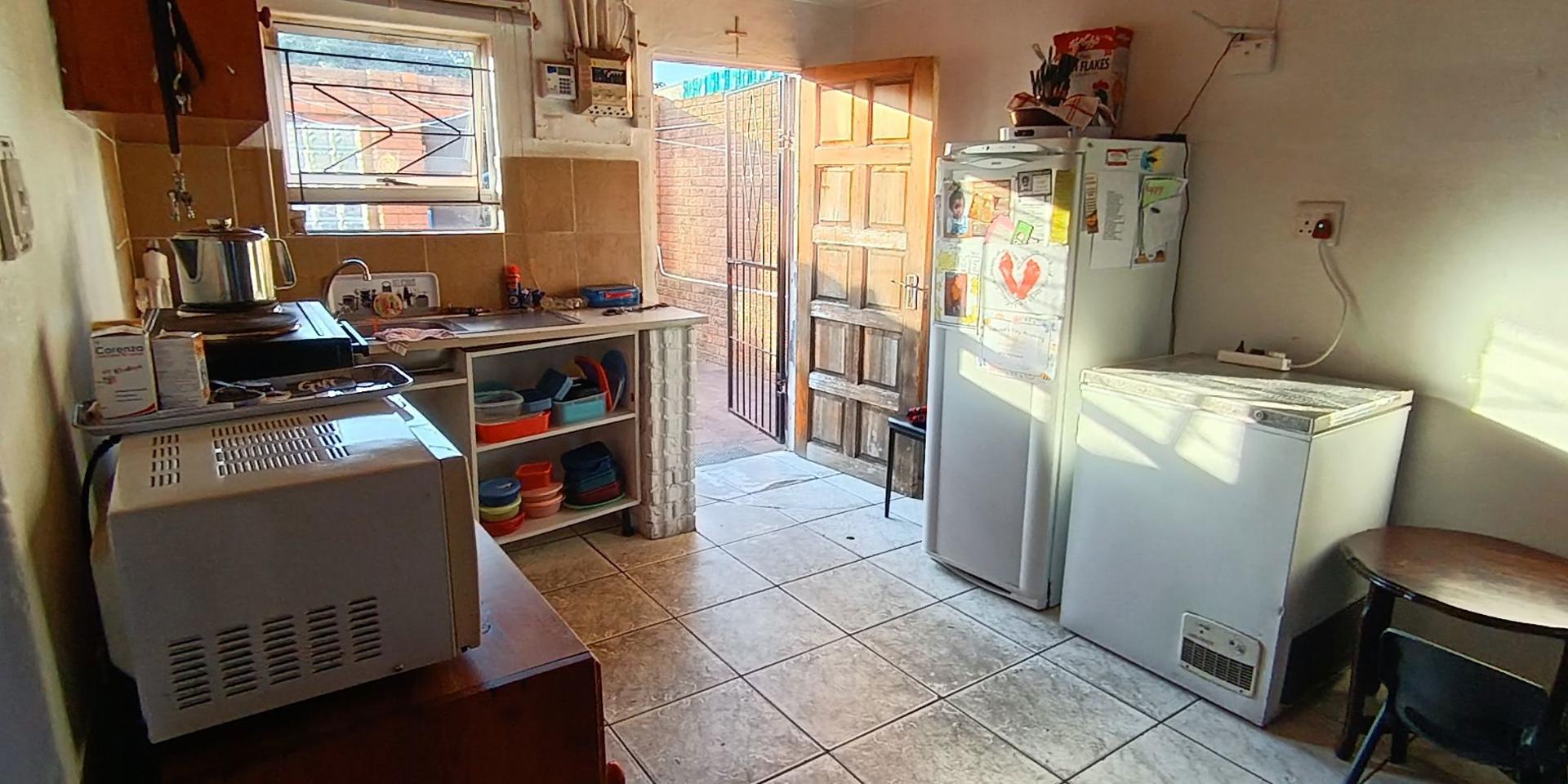 Image 4 of 6