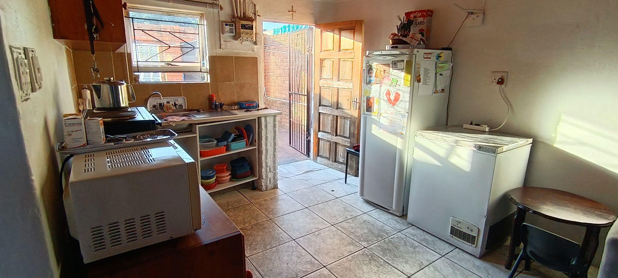 Image 4 of 6