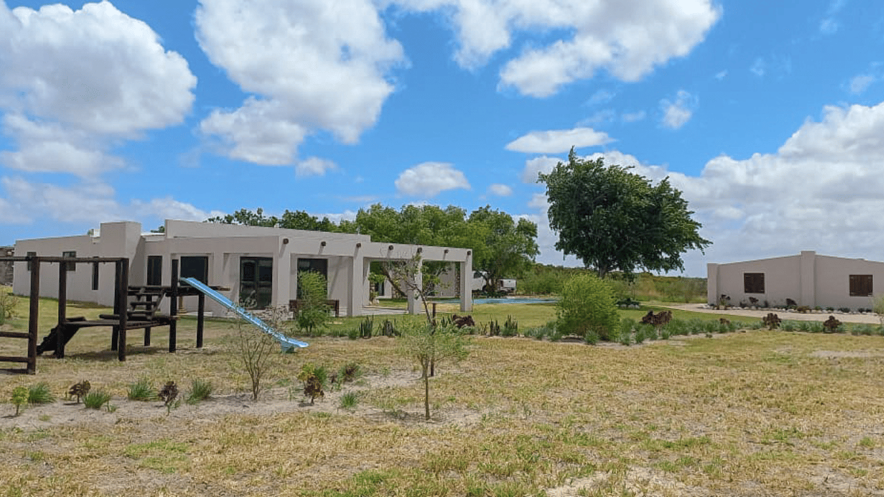 Image 4 of 6