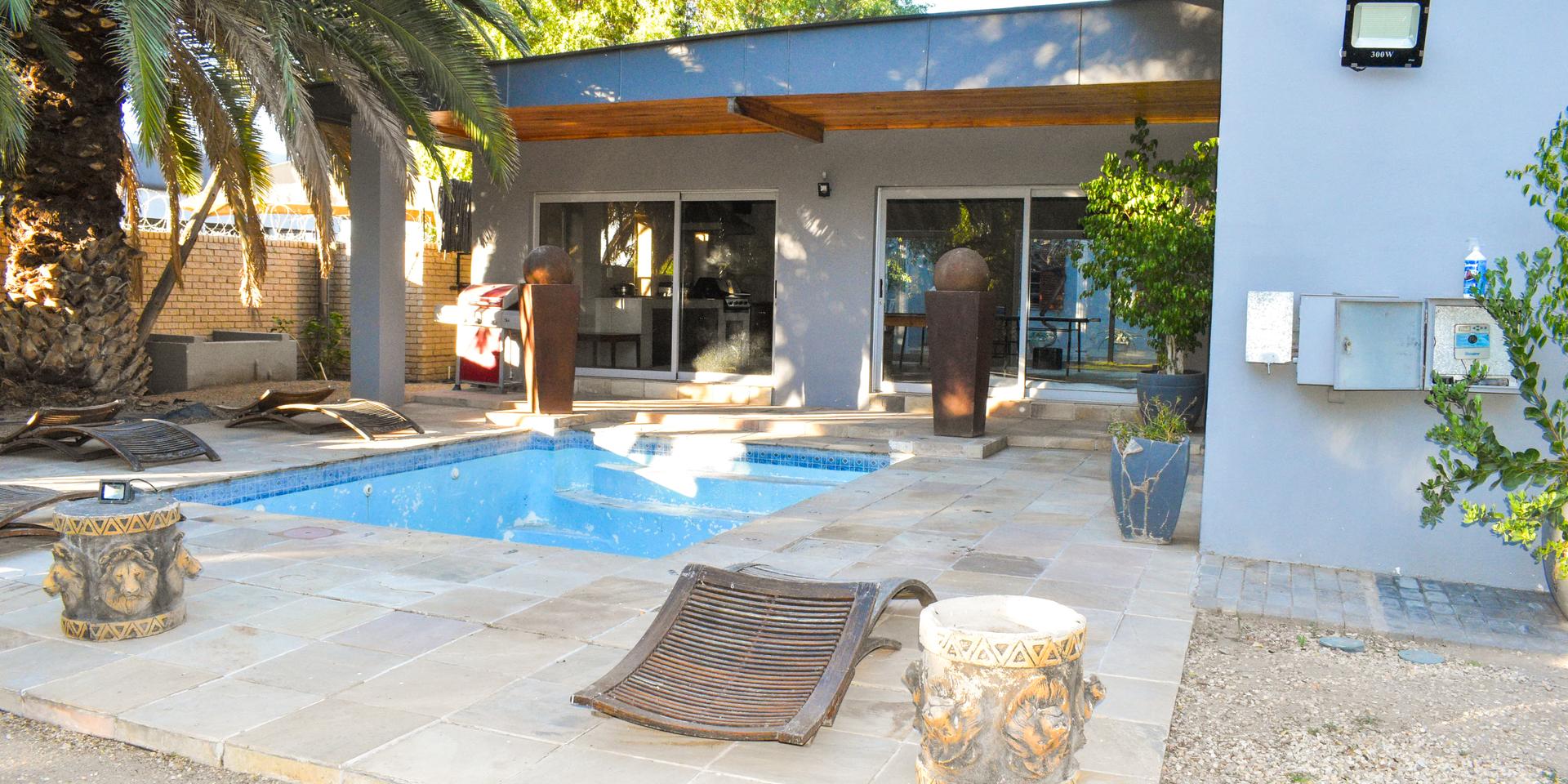 Image 4 of 6