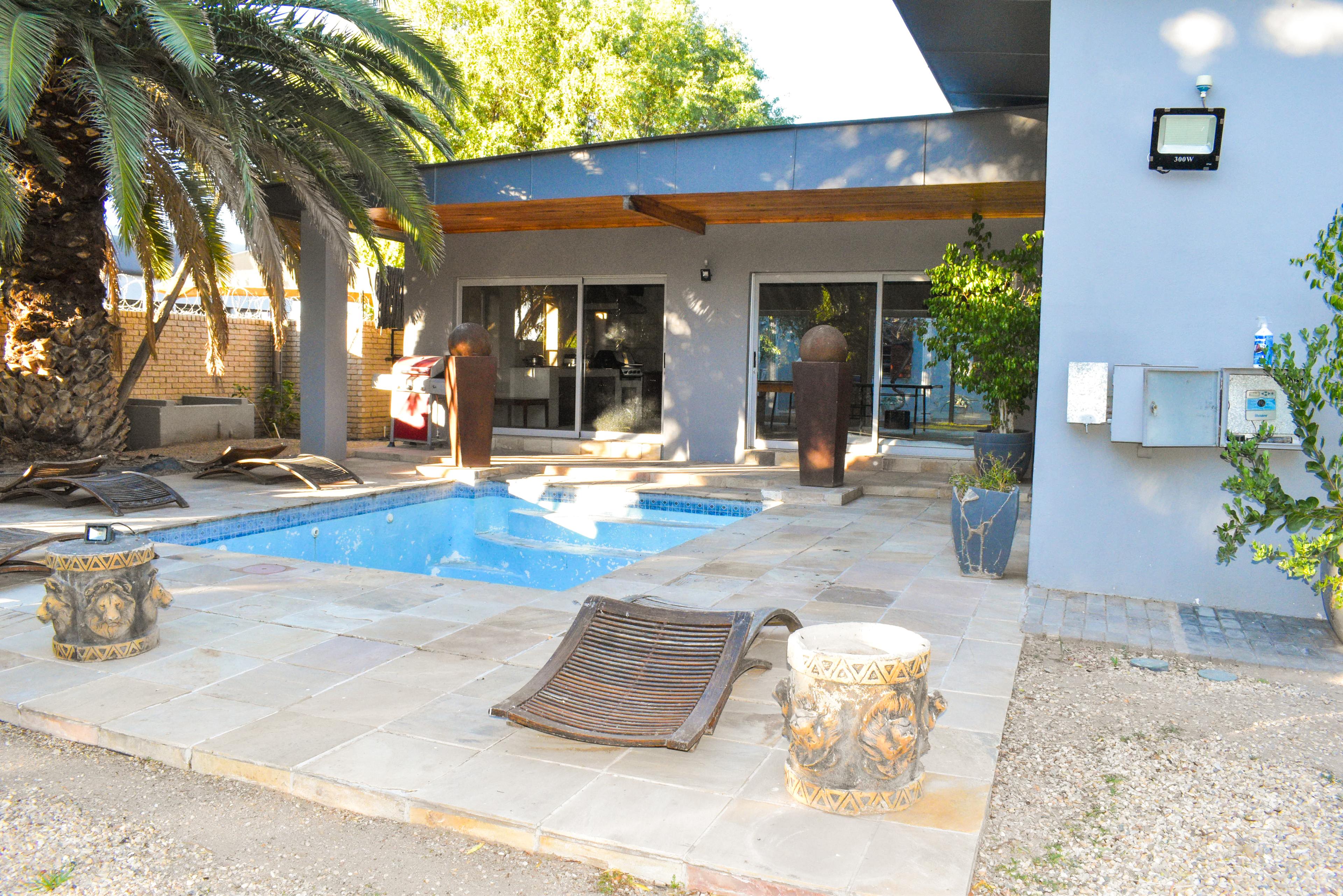 Image 4 of 6
