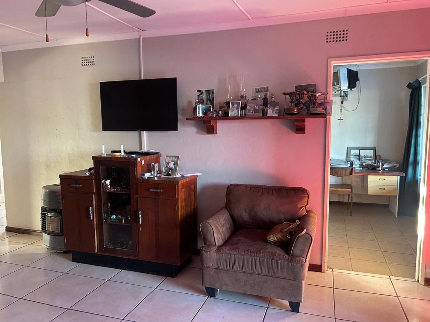 Image 3 of 6