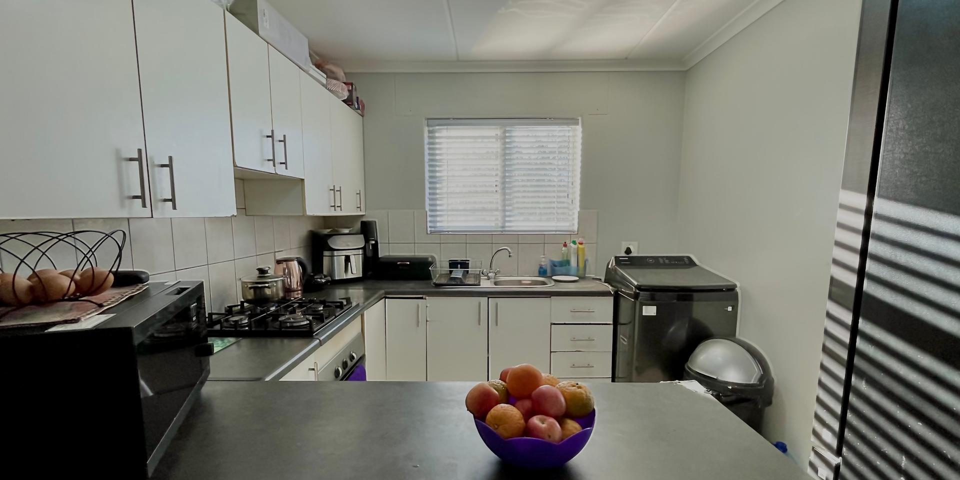 Image 4 of 6