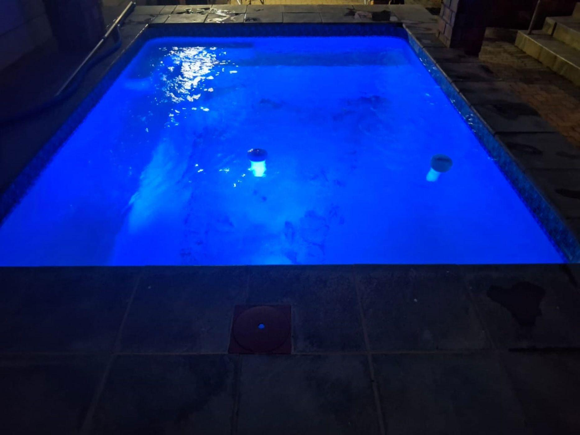 Image 4 of 6