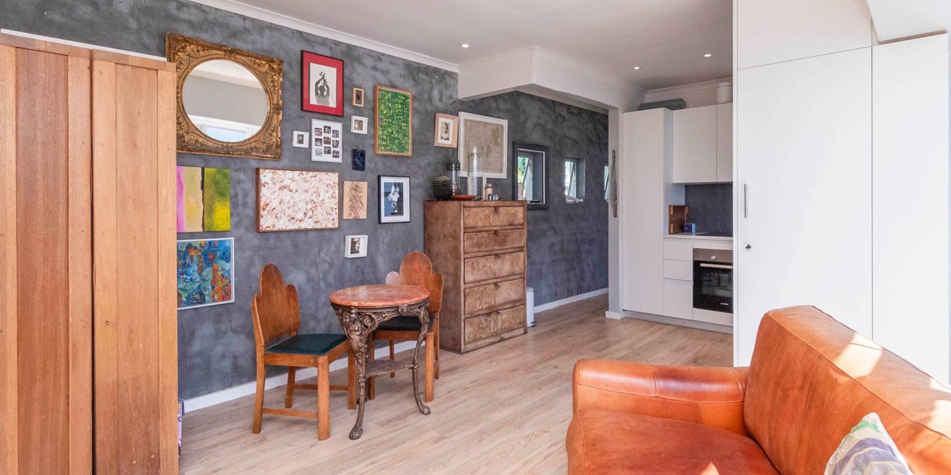 Image 2 of 6