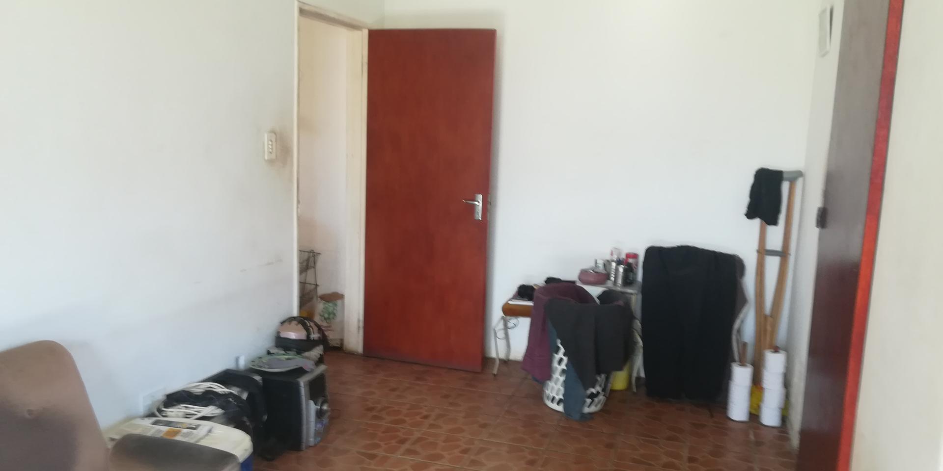 Image 4 of 6