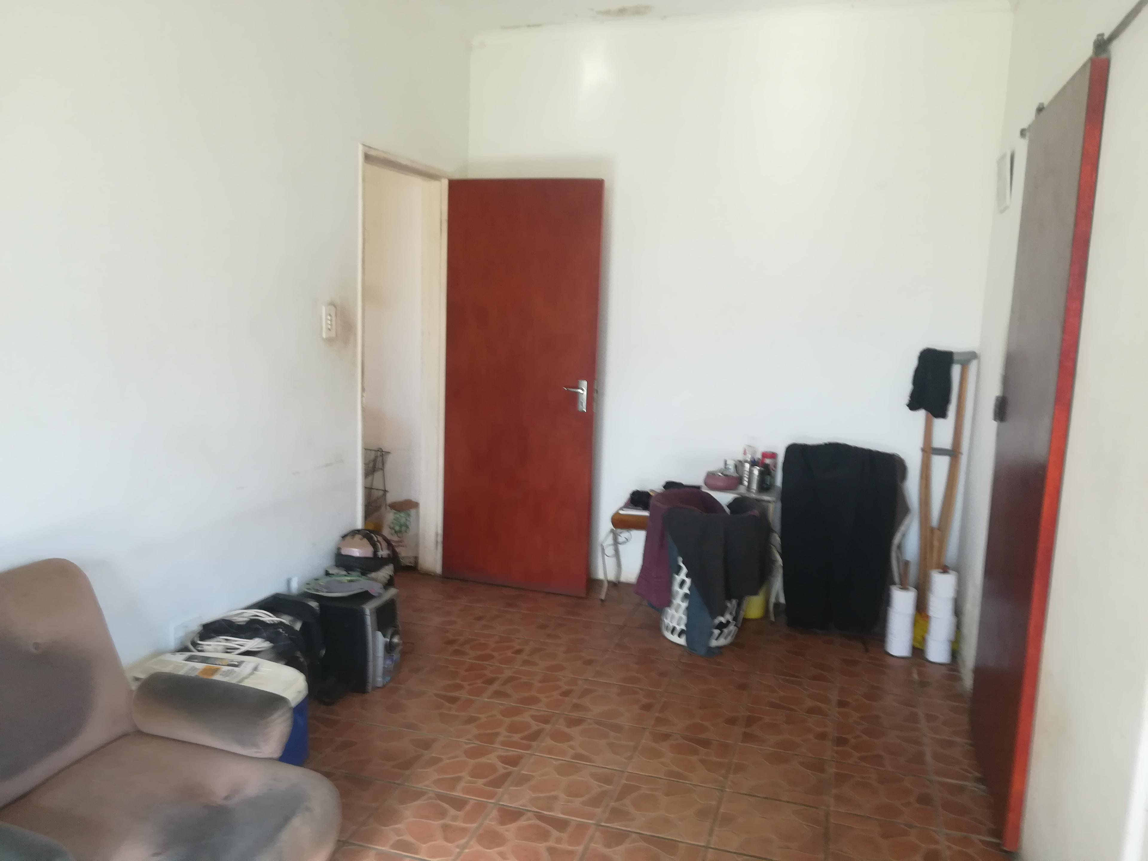 Image 4 of 6