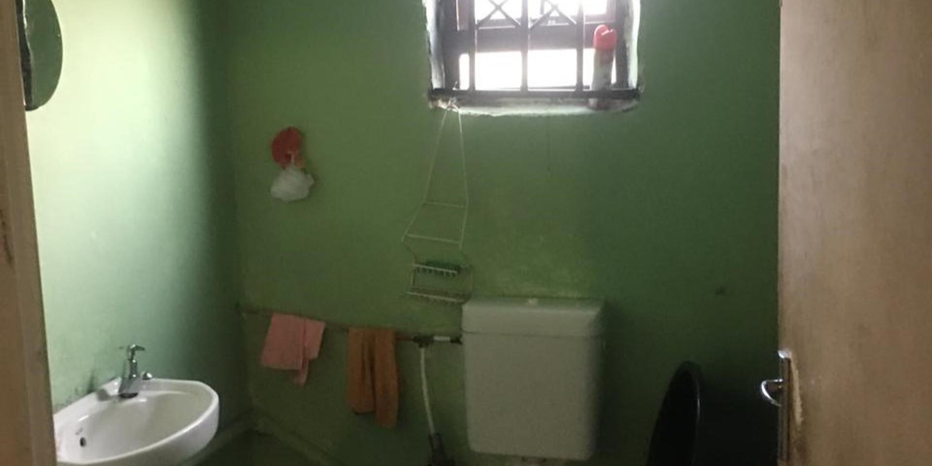Image 4 of 6