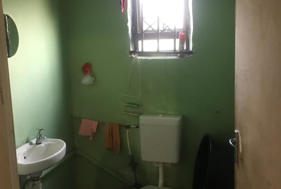 Image 4 of 6