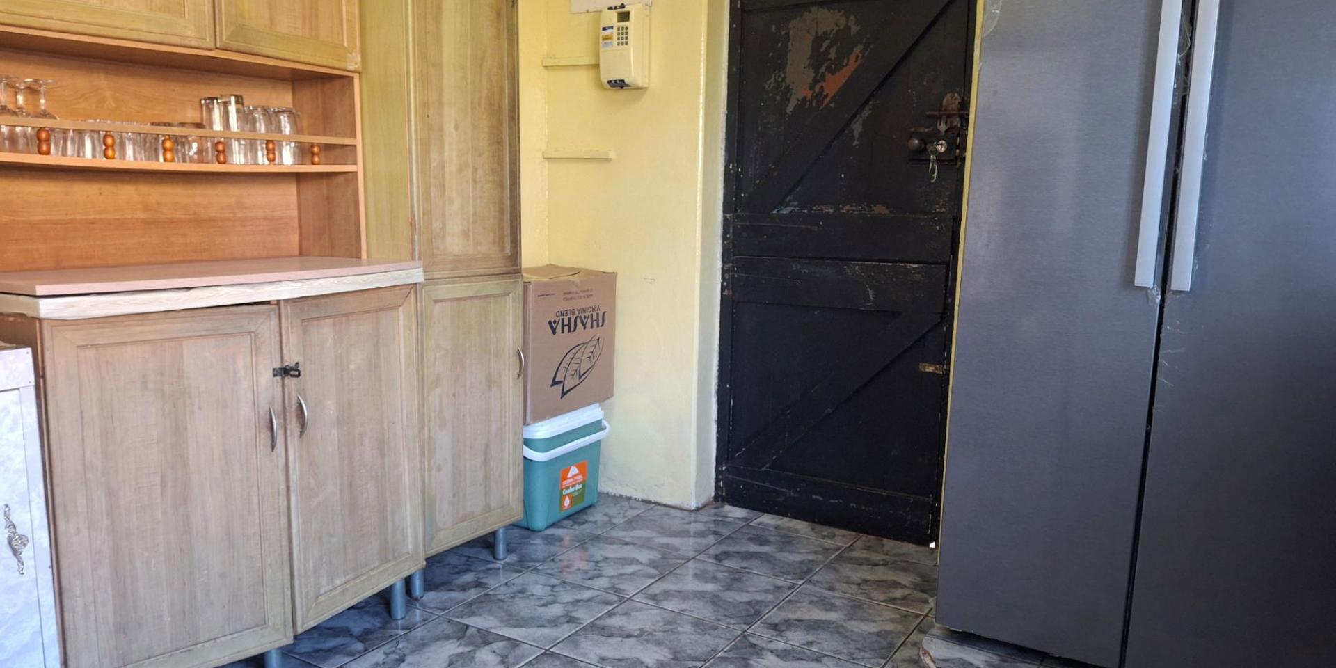 Image 2 of 6