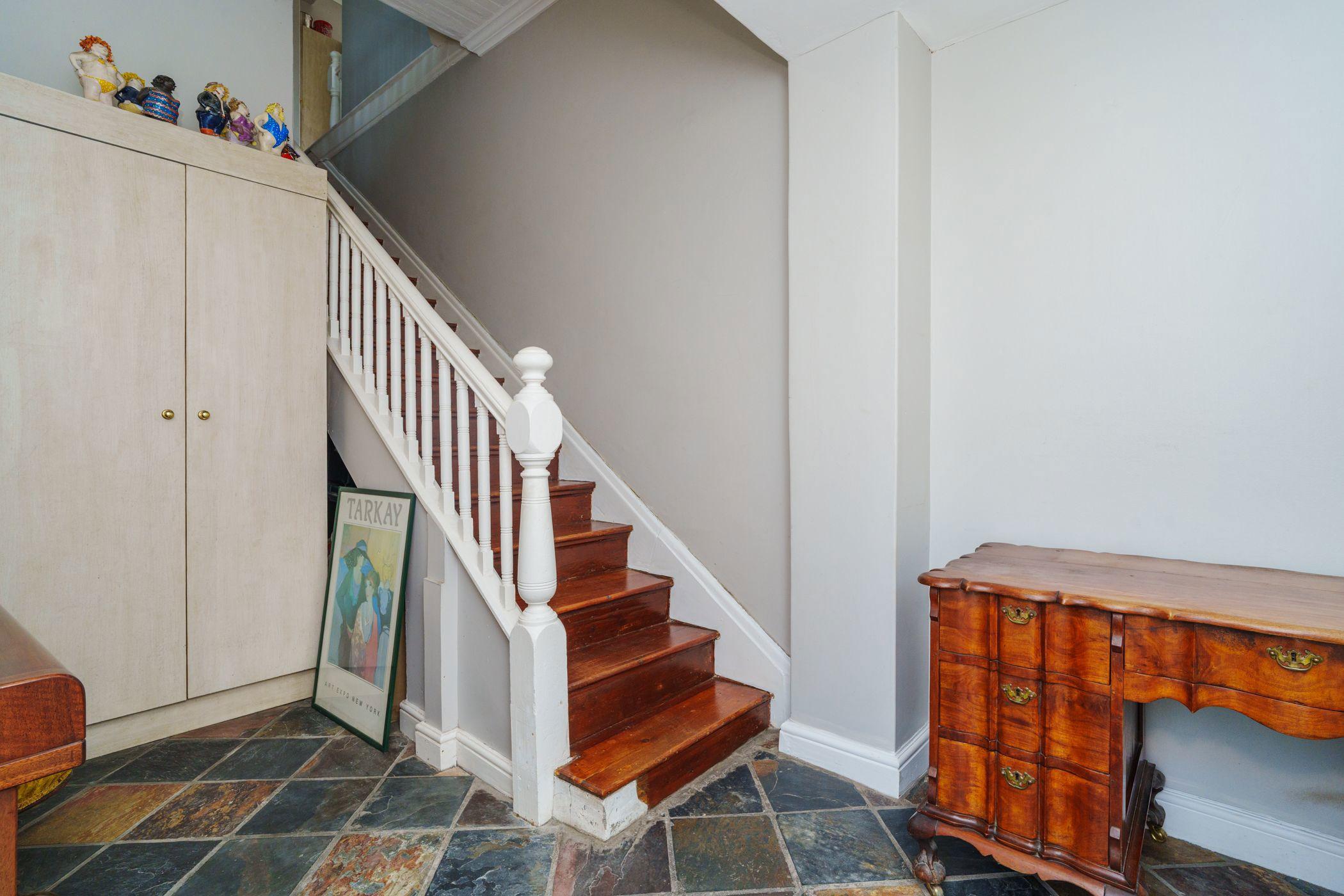 Image 4 of 6