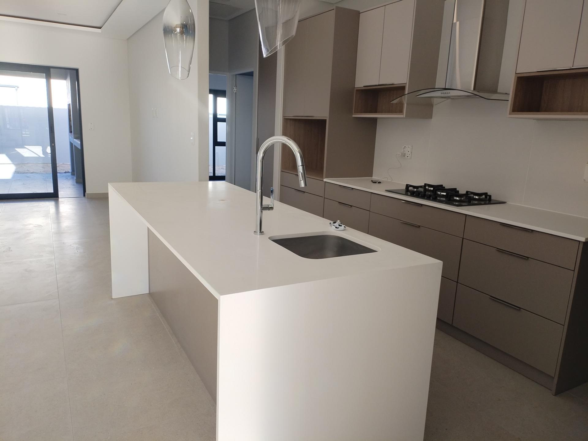 Image 4 of 6