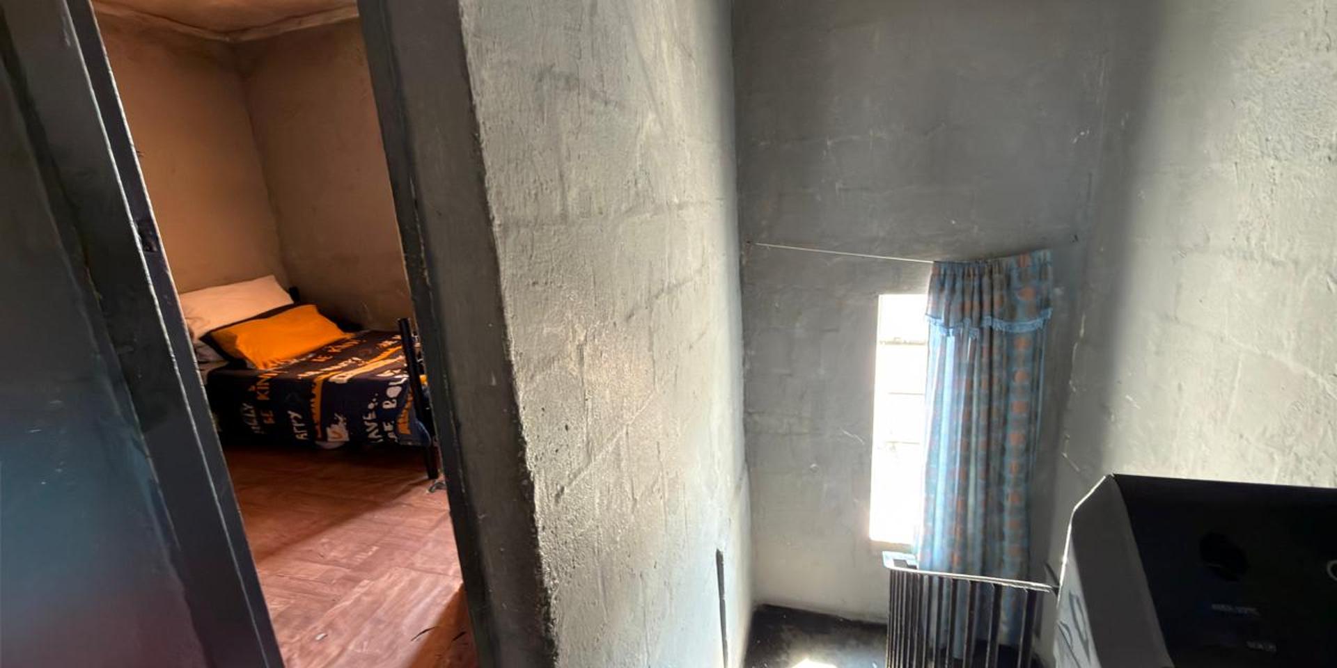 Image 2 of 6